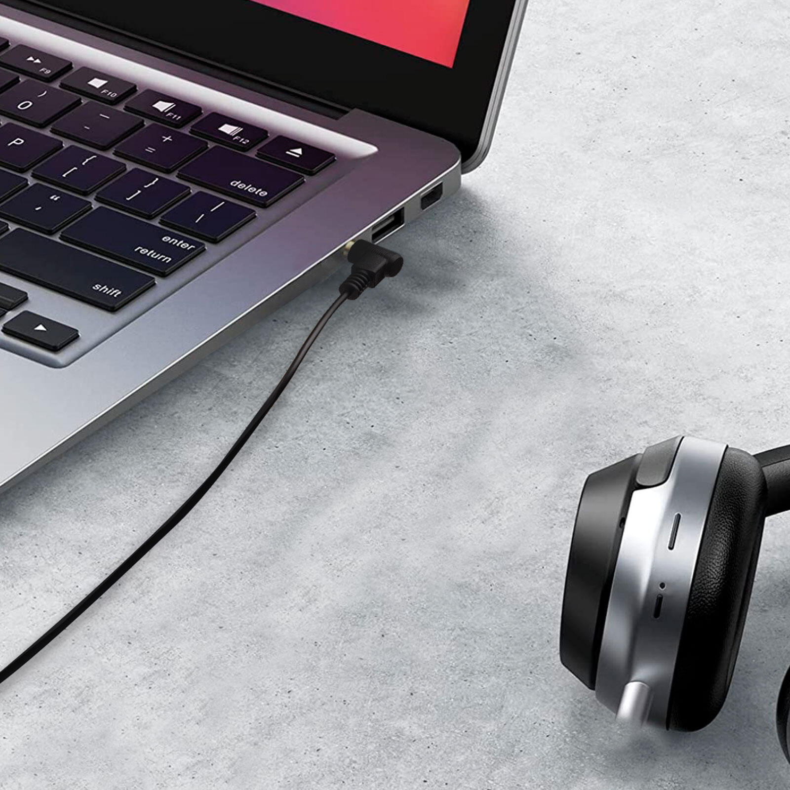 Cavo audio con 2 connettori Jack 3,5 mm maschio inclinati a 90⁰ 2/2