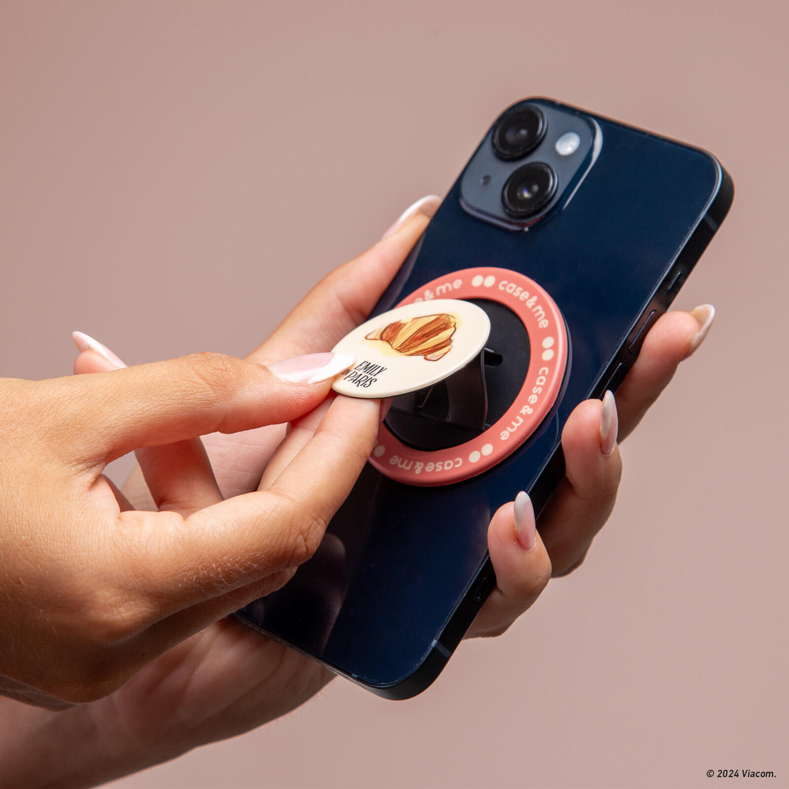 Supporto universale per smartphone a tema Emily in Paris 4/5
