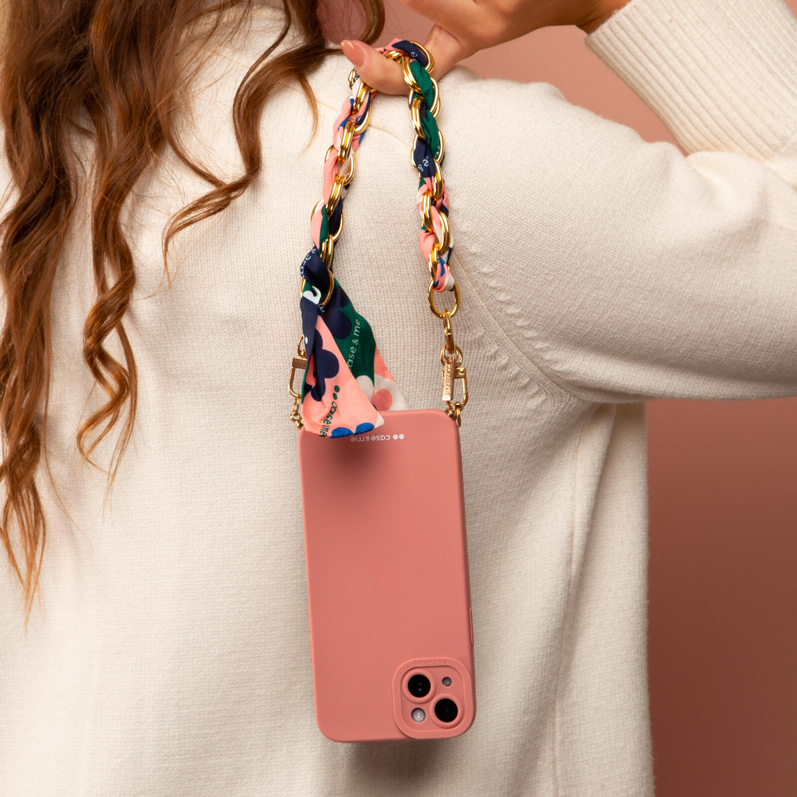 Cover per iPhone 14 Plus con catenella da polso e foulard 2/6