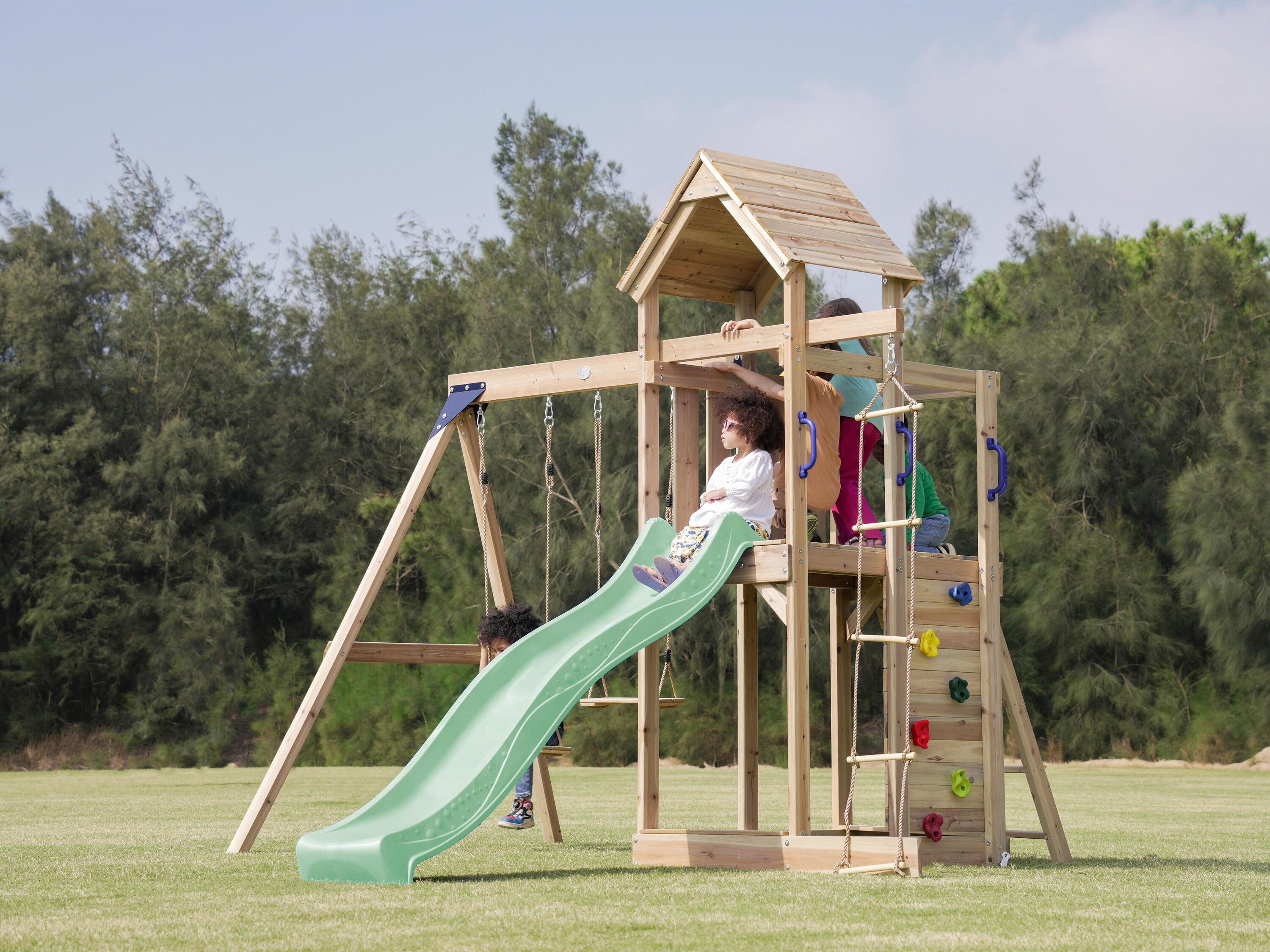 Moos Spielturm aus Holz, 2 Schaukeln, Strickleiter, Rutsche Grün 3/5