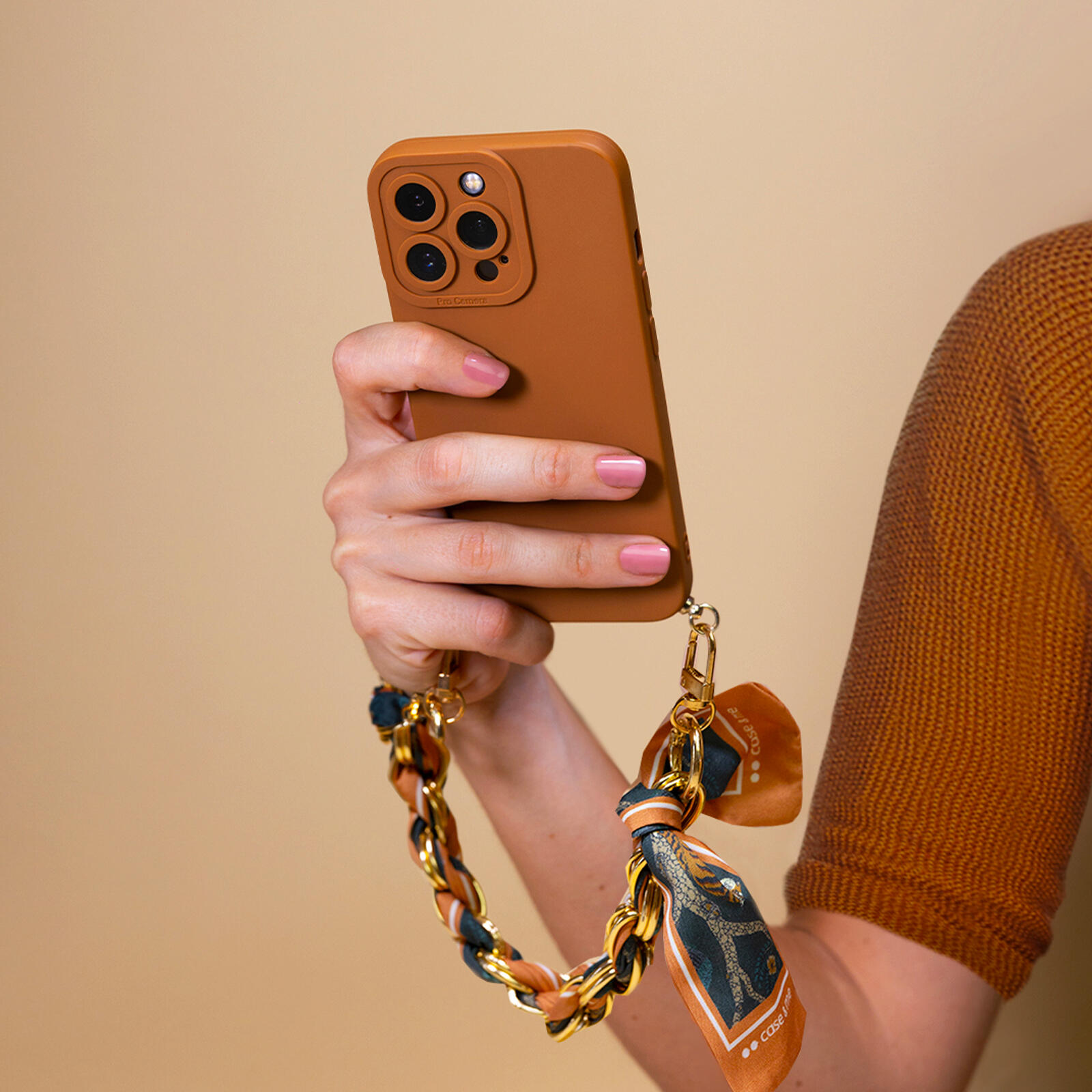 Coque pour iPhone 14 Pro Max avec chaîne de poignet et foulard 2/6