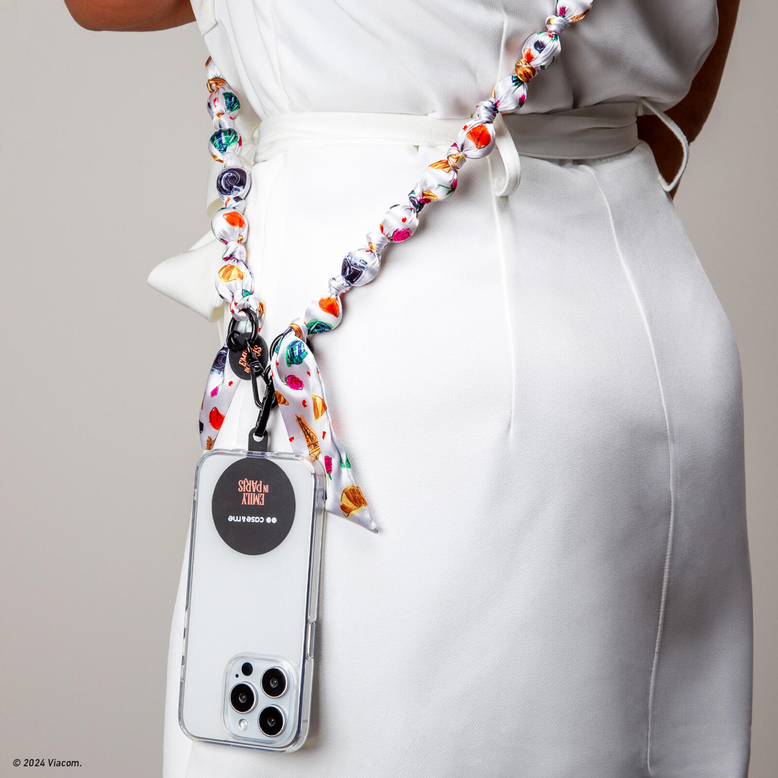Tracolla a foulard con perline per smartphone a tema Emily in Paris 2/4