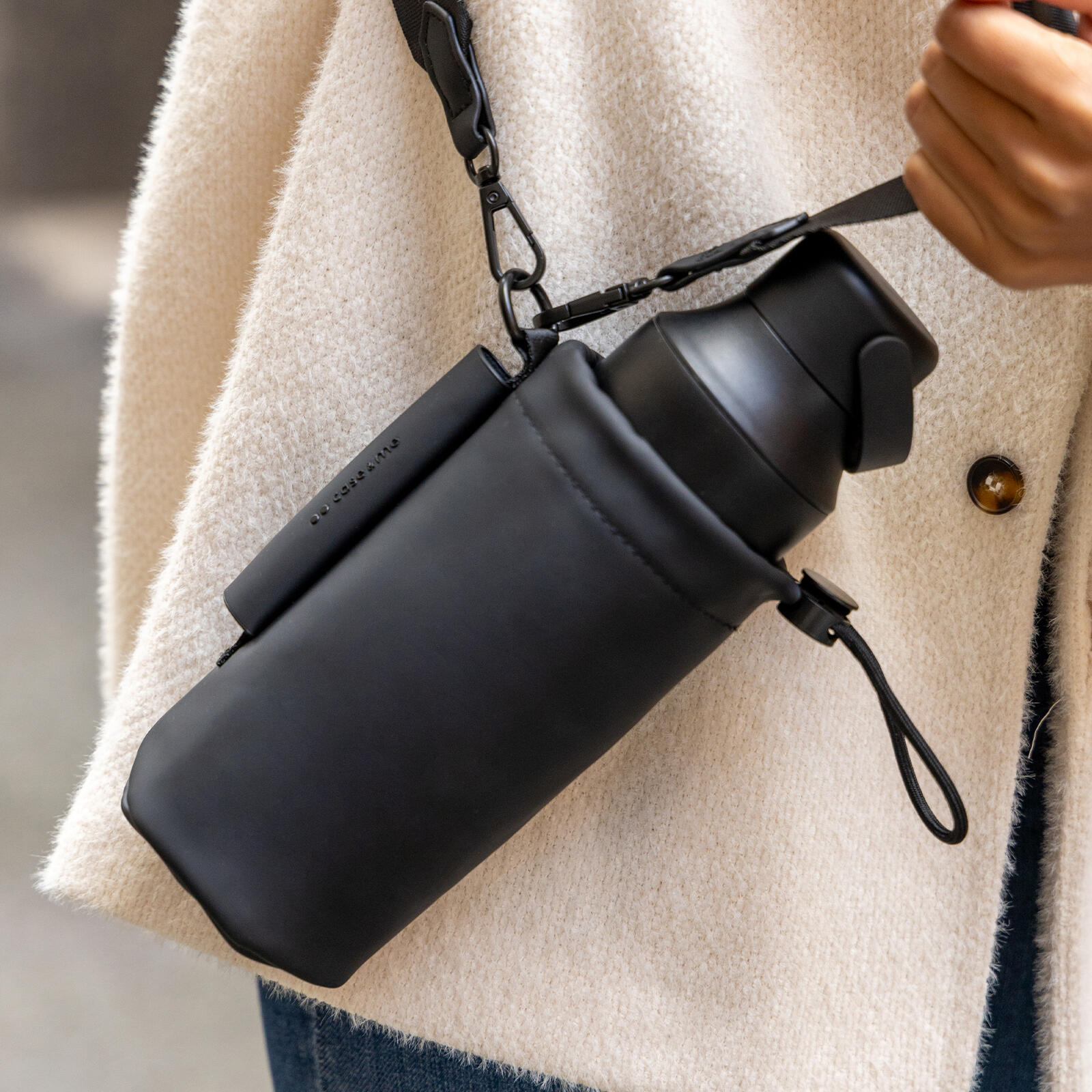 Porta borraccia water resistant con tracolla regolabile 5/6
