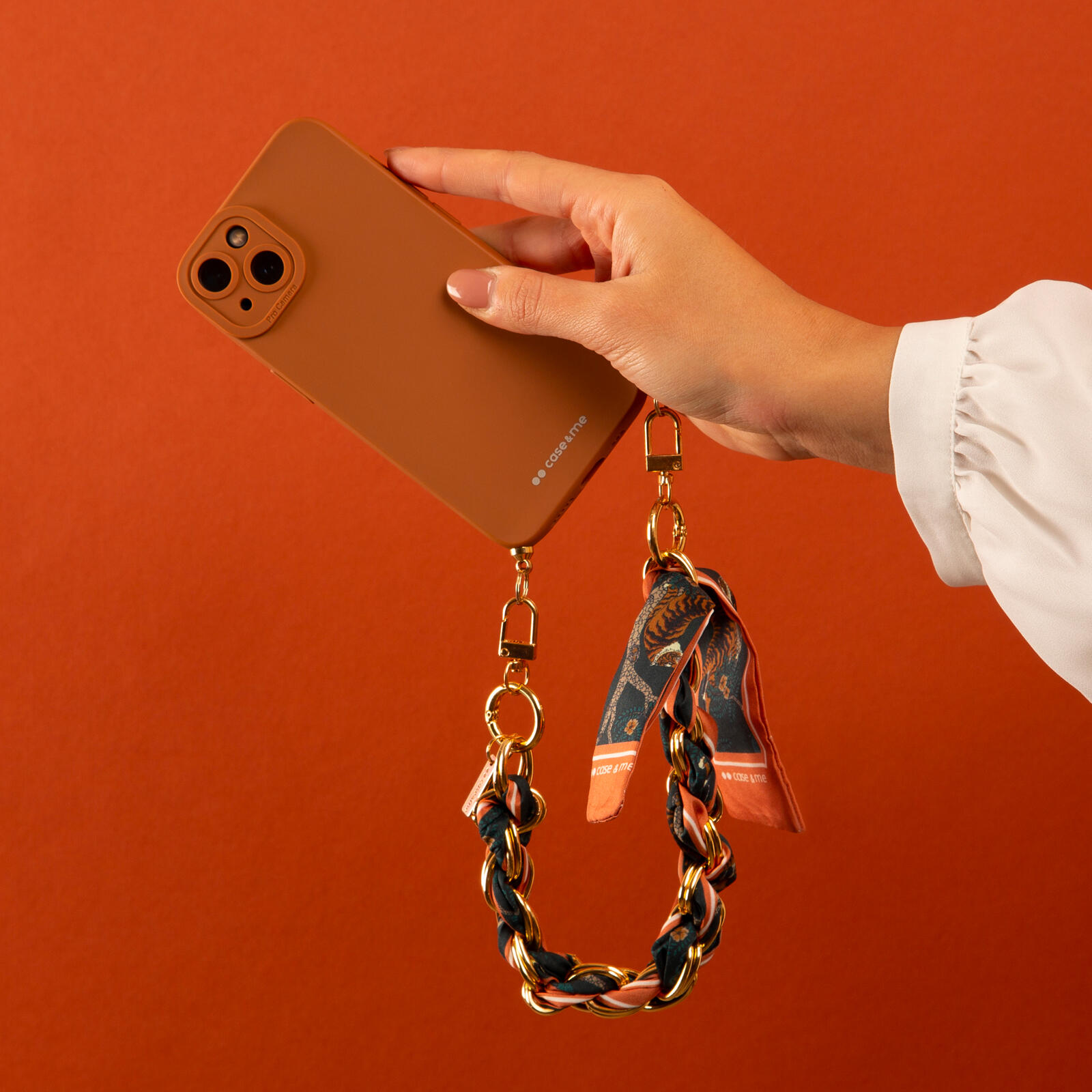 Coque pour iPhone 13 avec chaîne de poignet et foulard 4/6