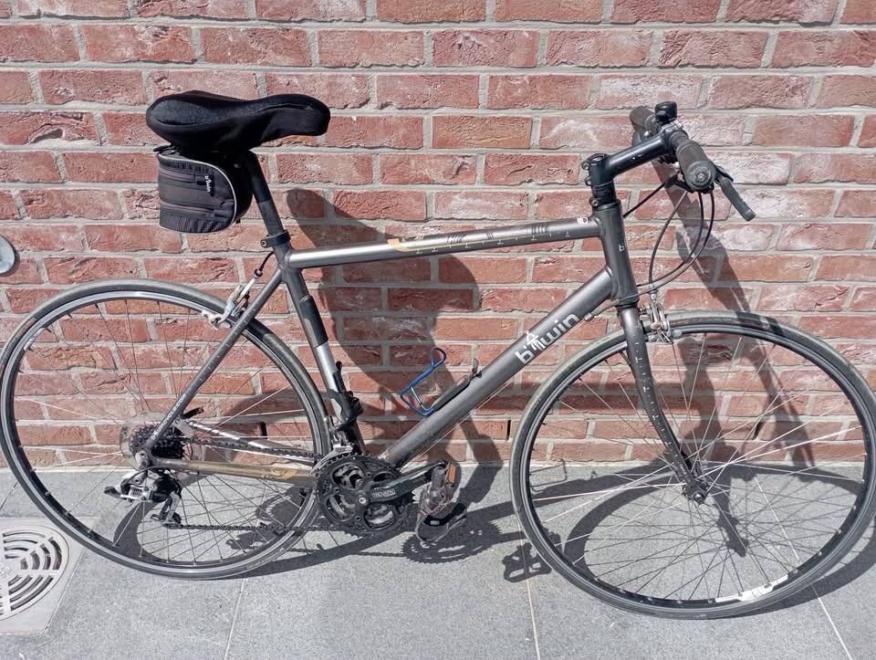 Entre Particuliers - Vélo Btwin Forme 2 T57 en aluminium 3/3