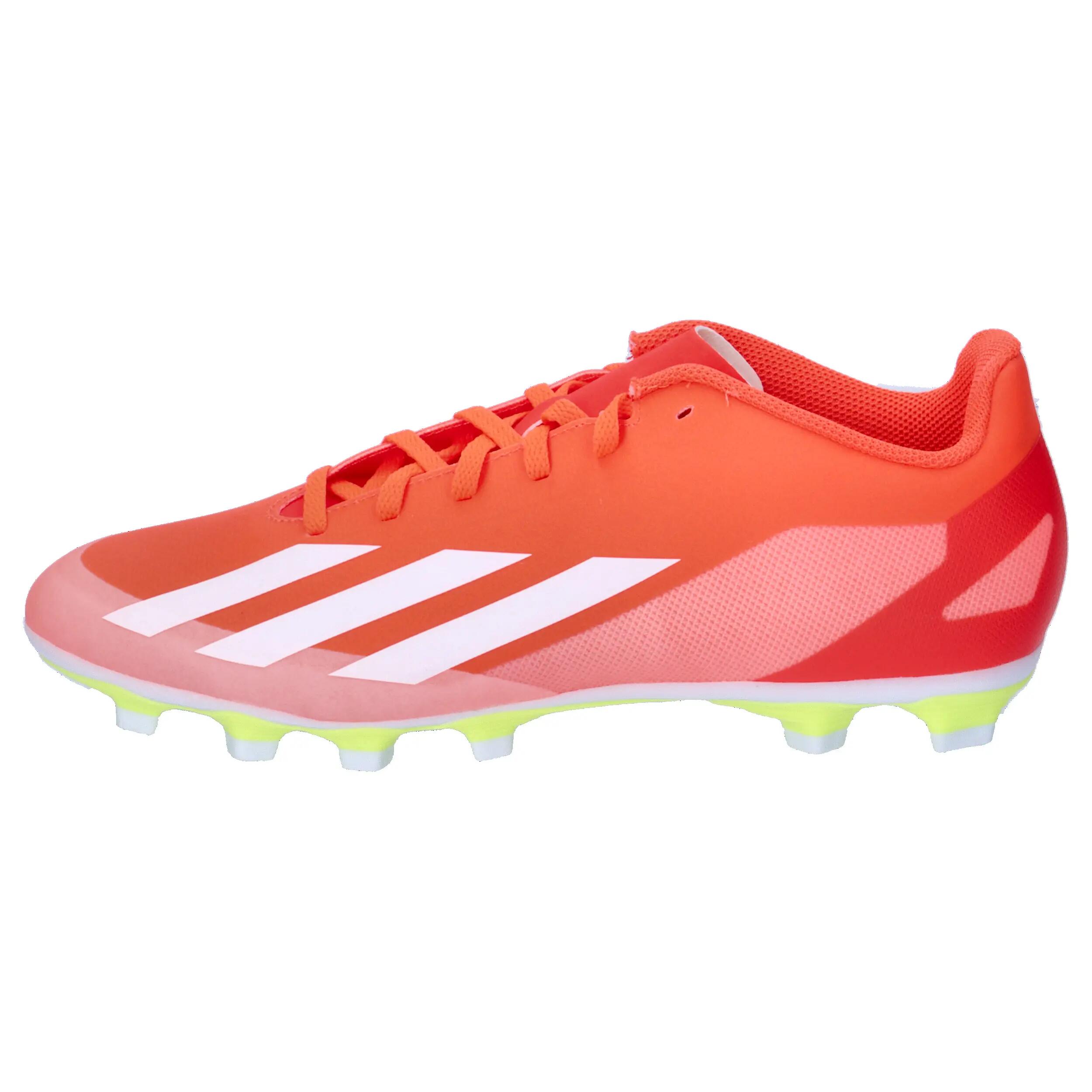 Chuteiras Adidas modelo IG0616 para unissex 10/15