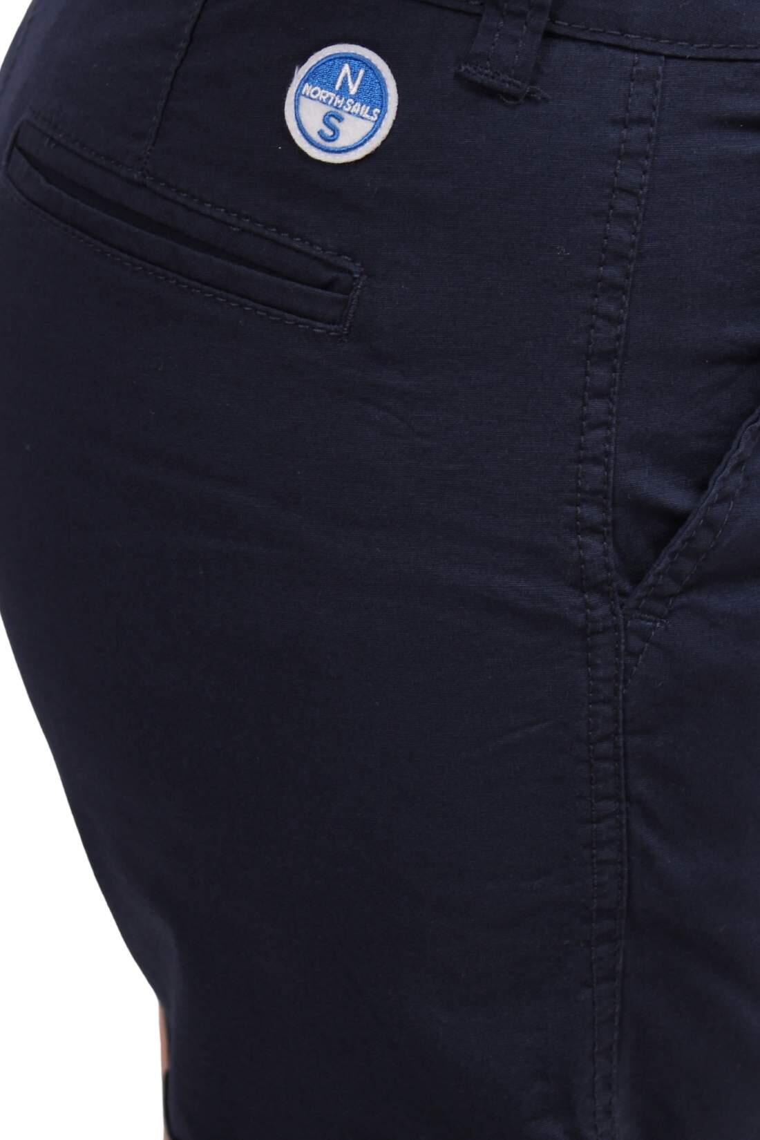 Shorts donna con risvolto e patch logo 2/4