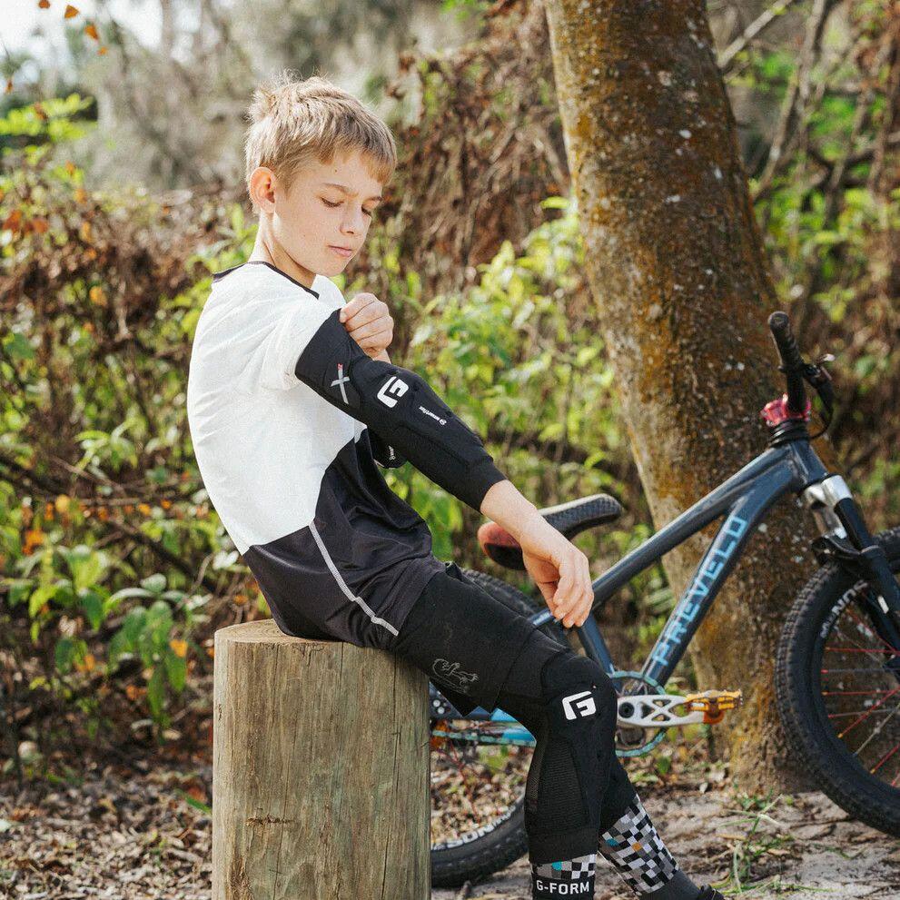 G-Form Pro-X4 Youth Elbow Pads Black 5/7
