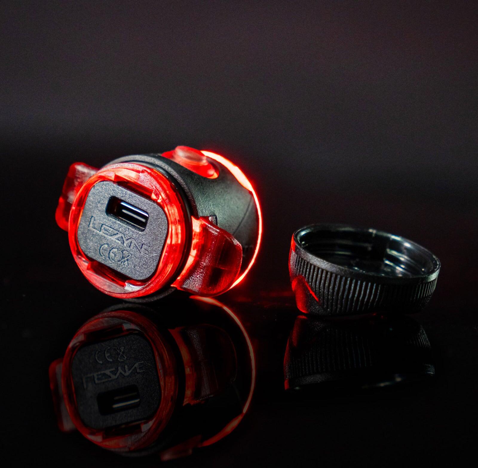 2951 Femto USB‑C luz traseira recarregável preta 3/5
