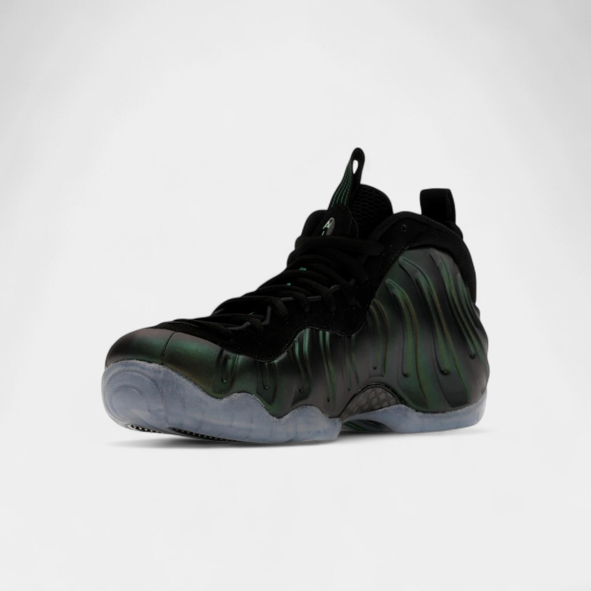 Nike Air Foamposite Pro Pine Green (2025) 3/4
