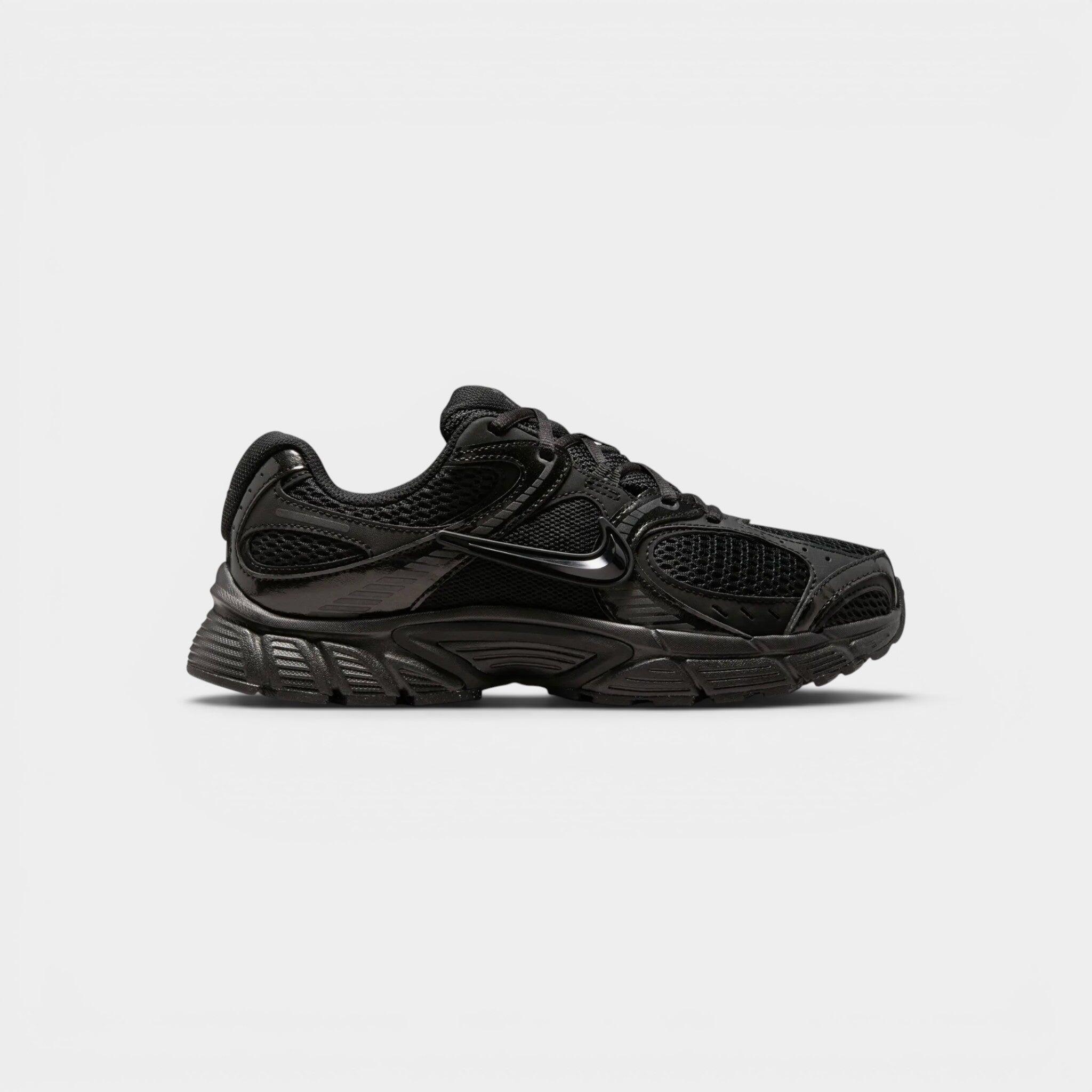 Nike V5 RNR GS 'Triple Black' 1/2
