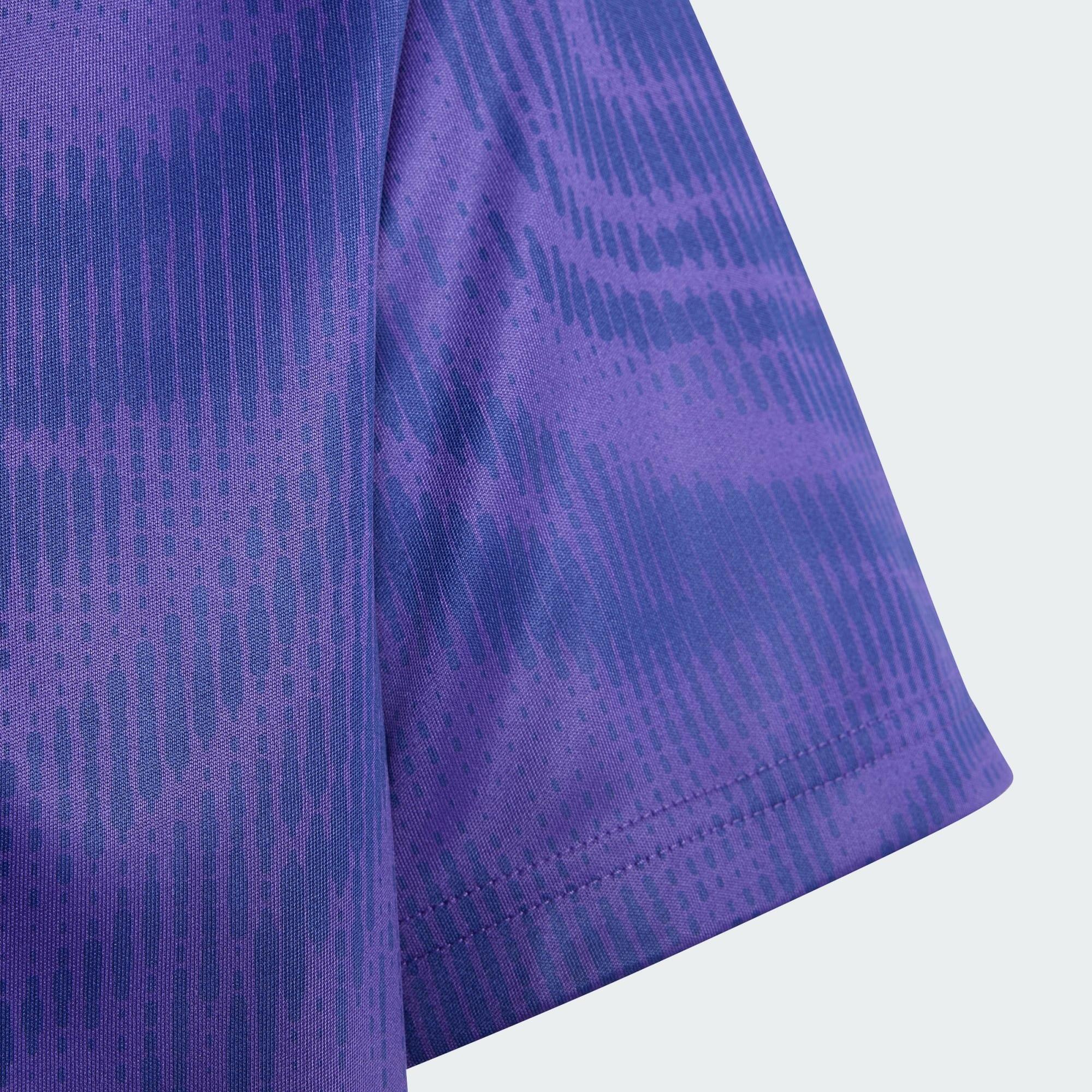 T-SHIRT COM GRÁFICO DE ÍCONES DO DESPORTO POR TODA A PARTE 3/5