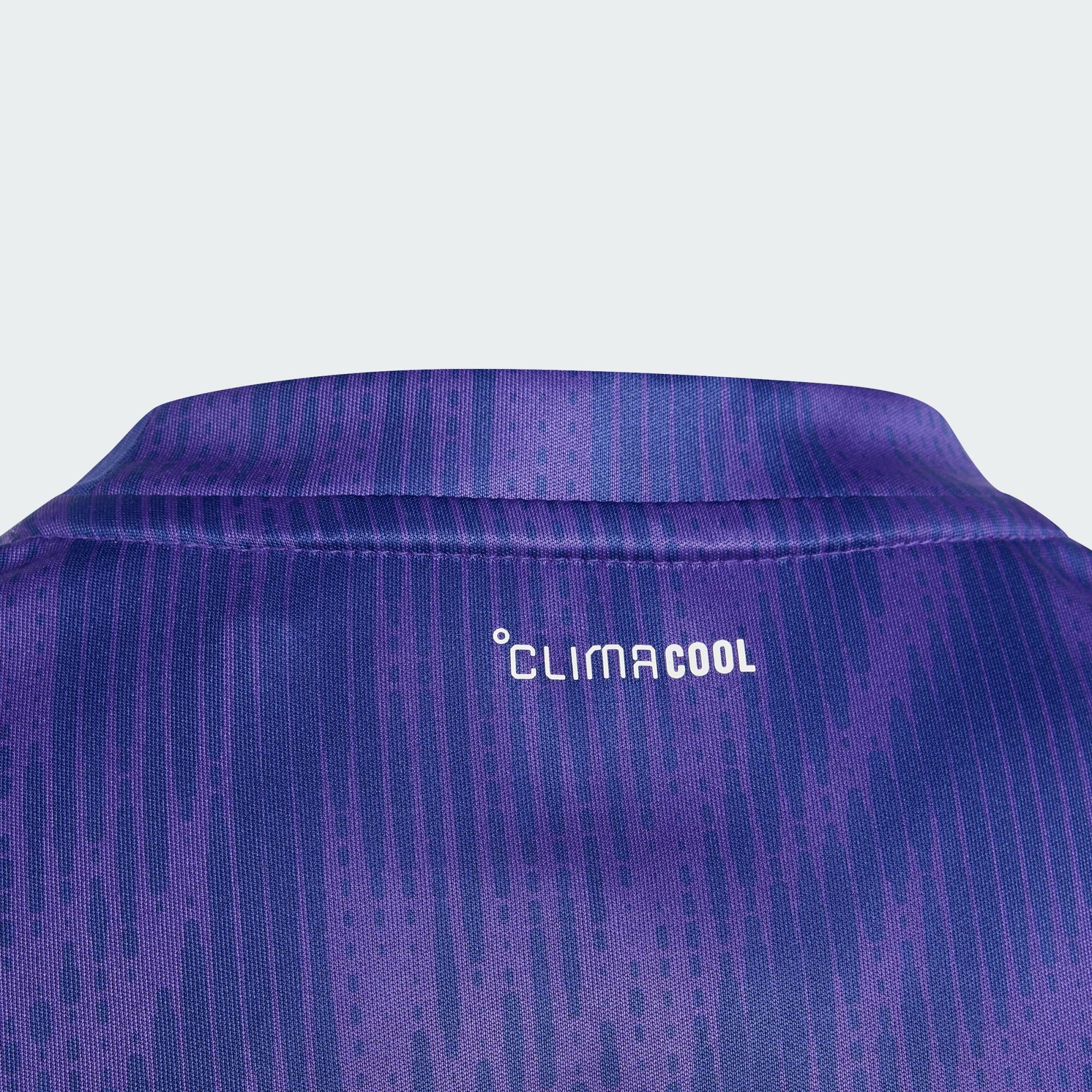T-SHIRT COM GRÁFICO DE ÍCONES DO DESPORTO POR TODA A PARTE 5/5