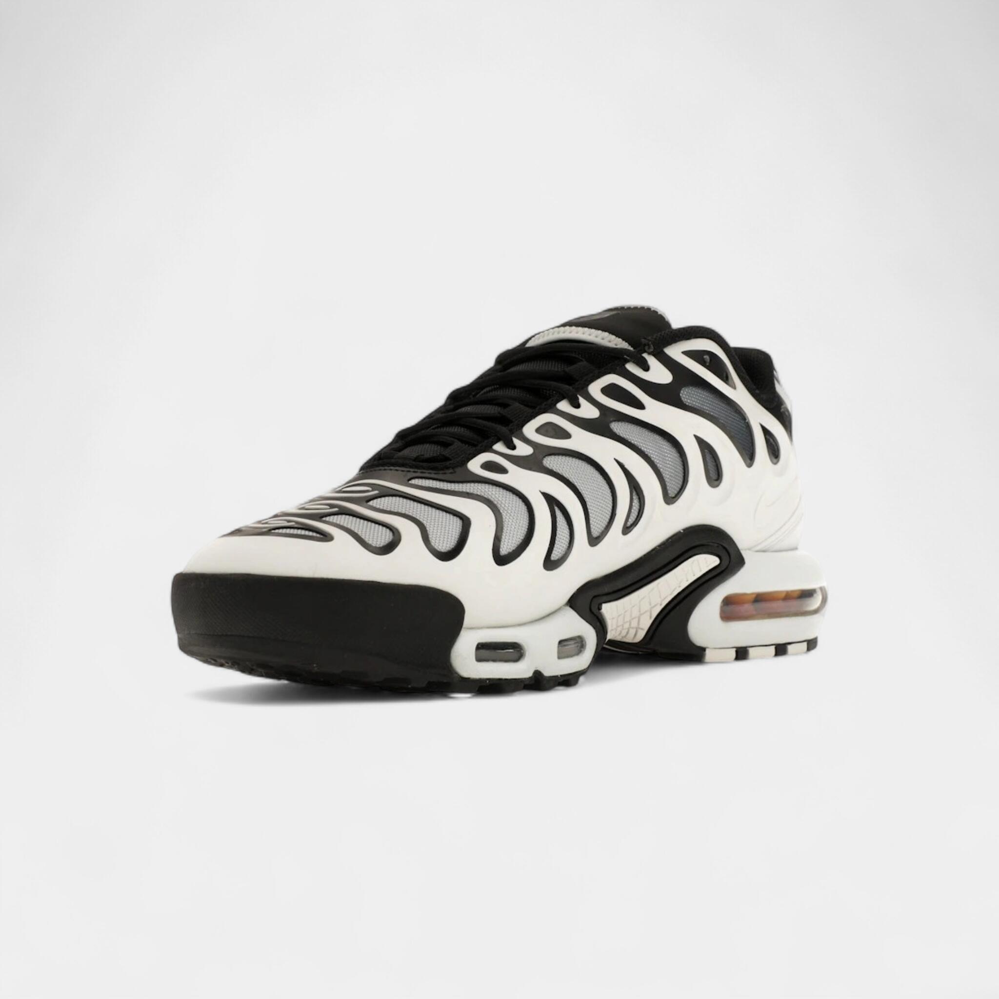 Nike Air Max Plus Drift White Black Metallic Silver 3/4