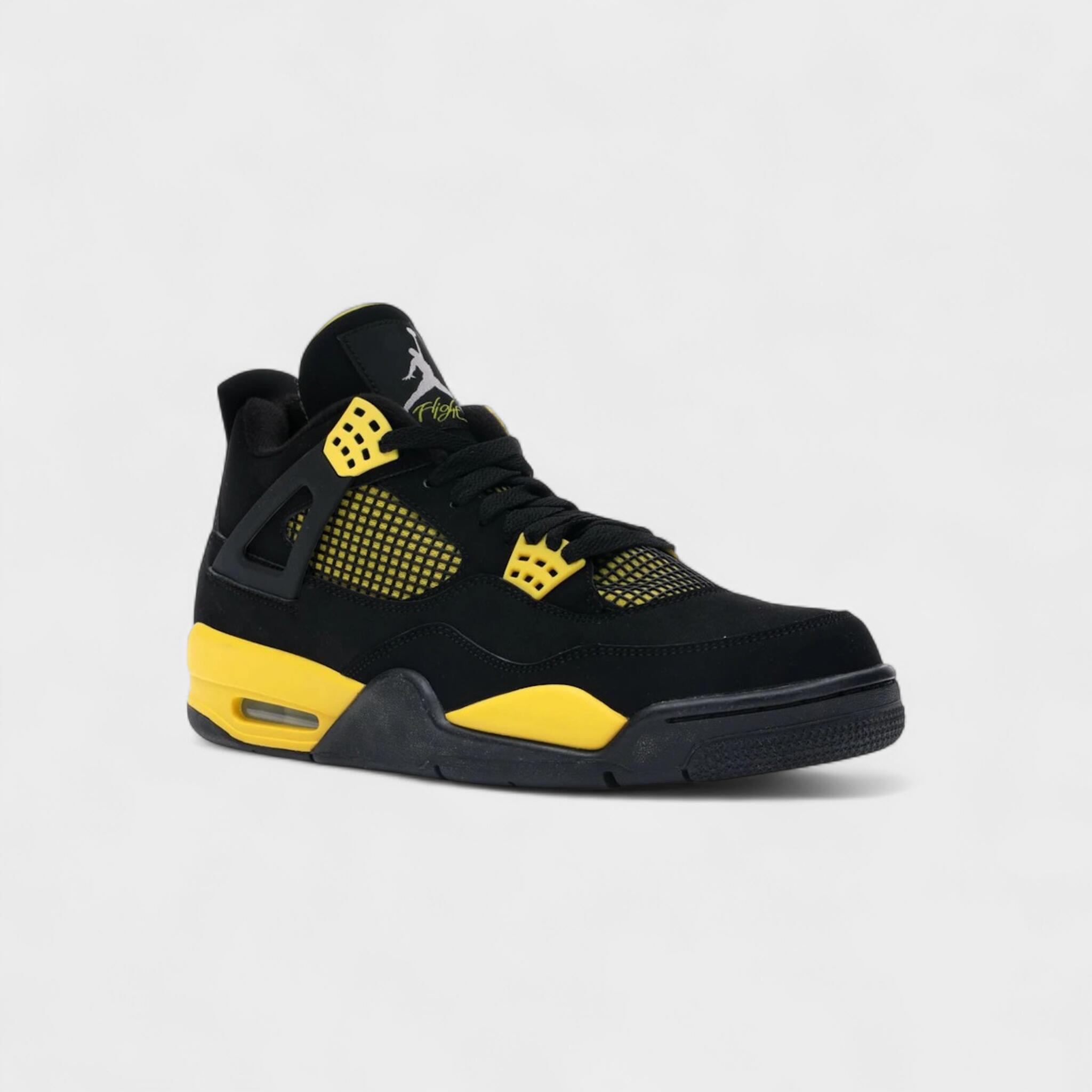 Jordan 4 Retro Thunder (2012) 2/4