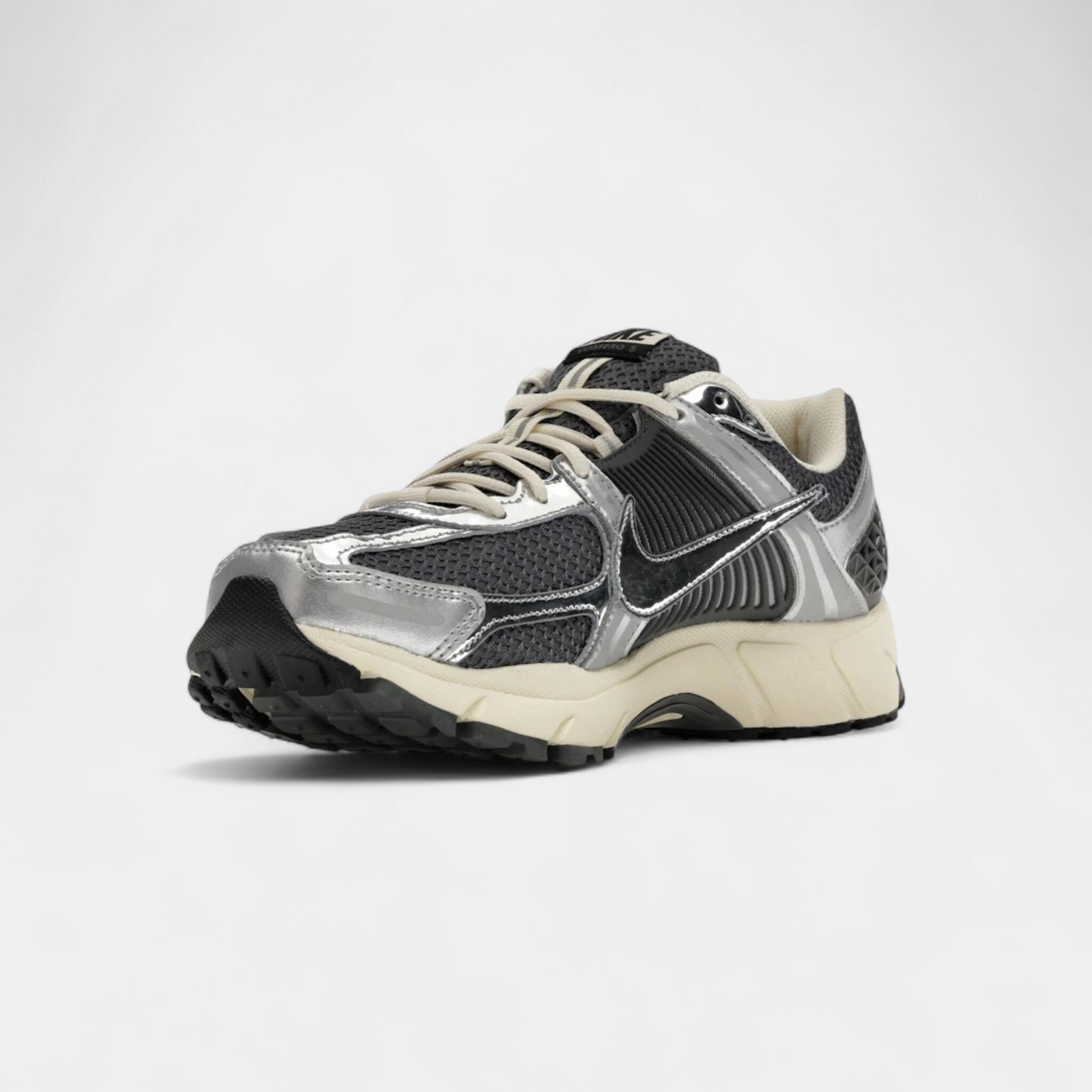 Nike Zoom Vomero 5 Iron Grey Chrome 3/4