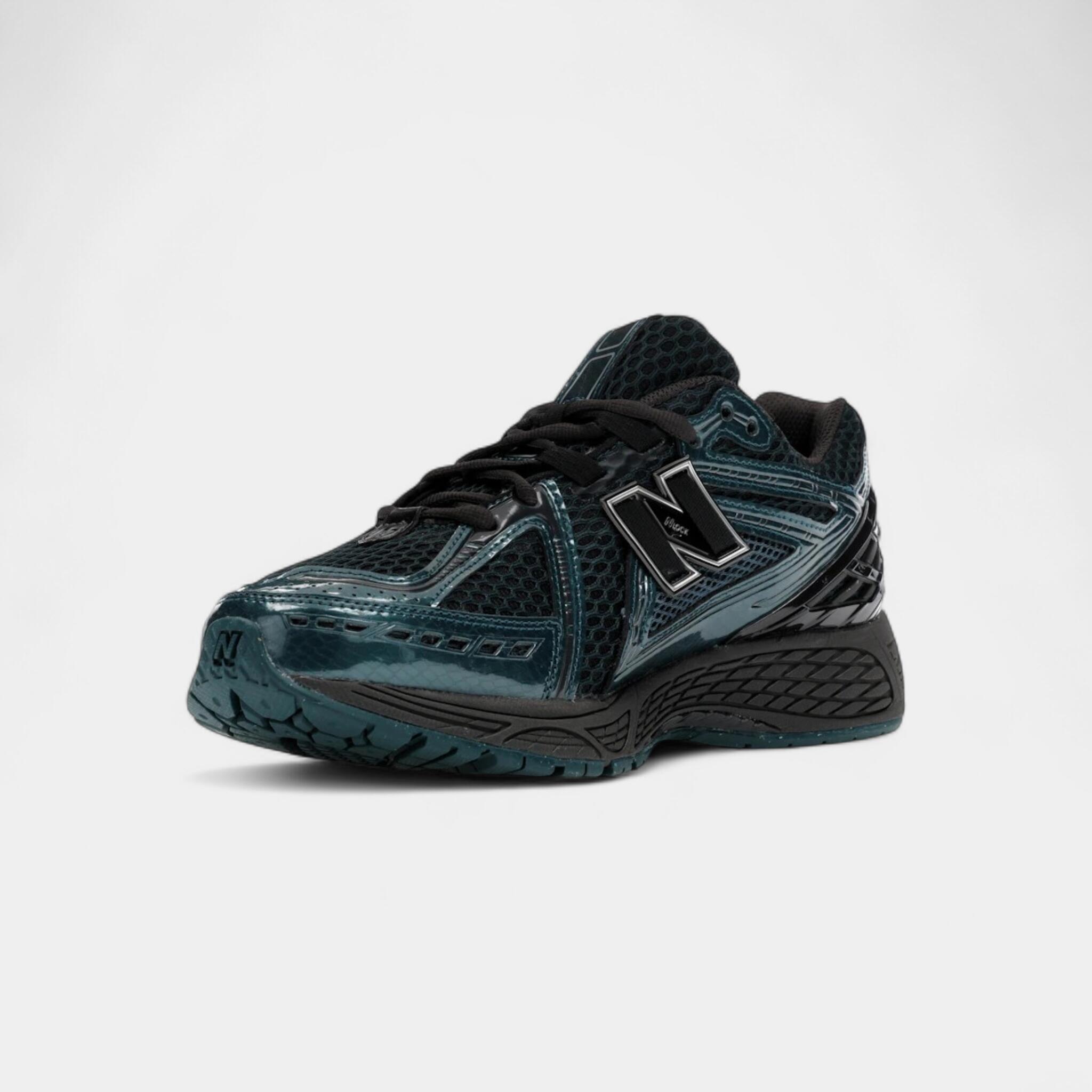 New Balance 1906R Medusa Green Black 3/4
