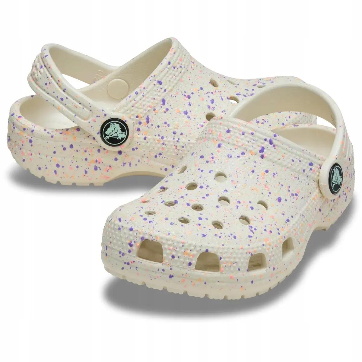 Sandales pour fille Crocs beige. 2/6