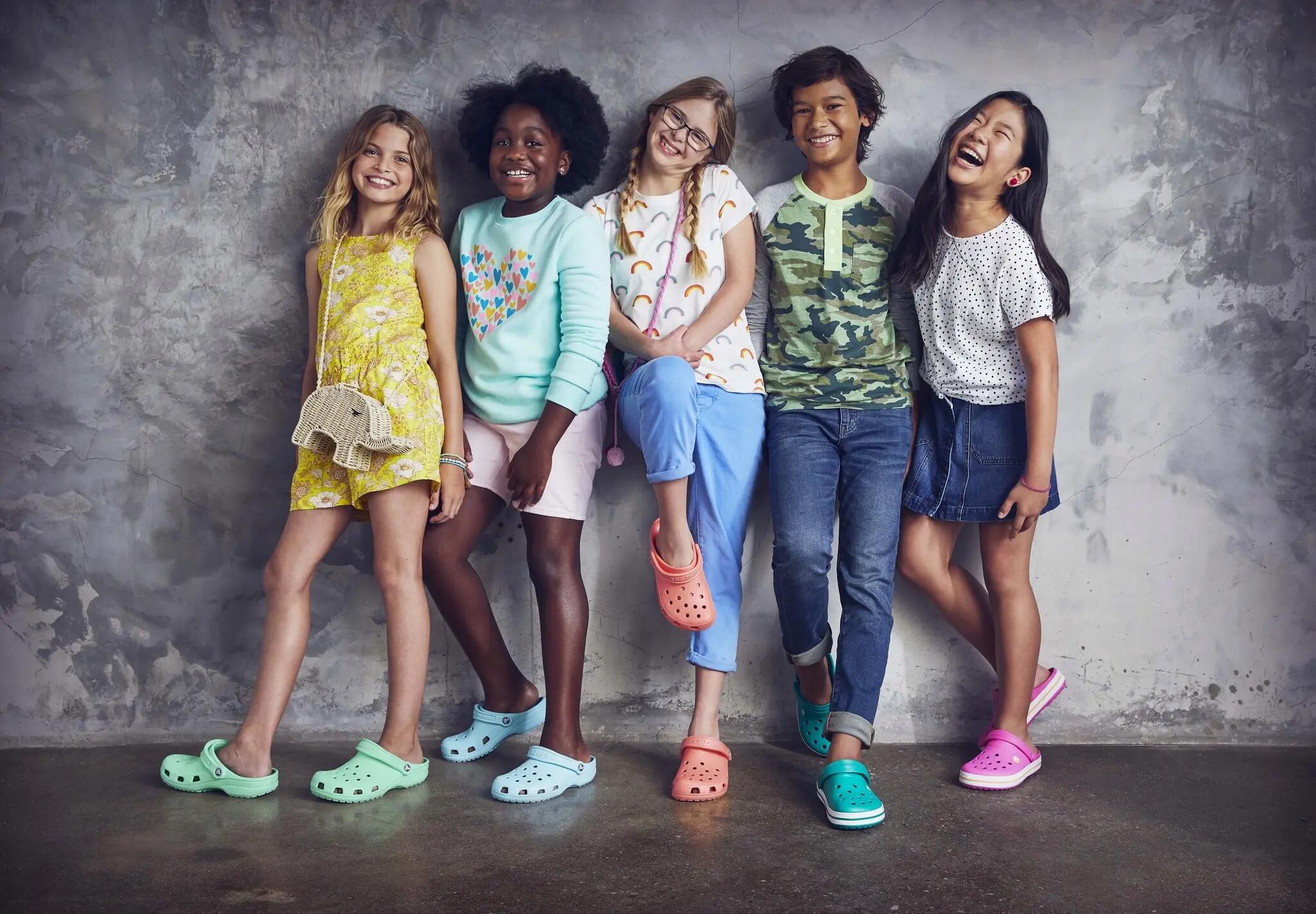 Crocs Gyerekklumpa Crocband Glow Confetti Band Clog 7/12