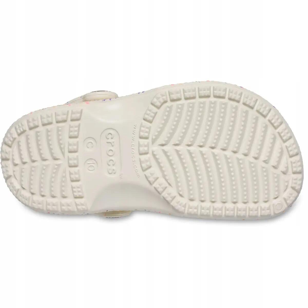 Sandales pour fille Crocs beige. 4/6