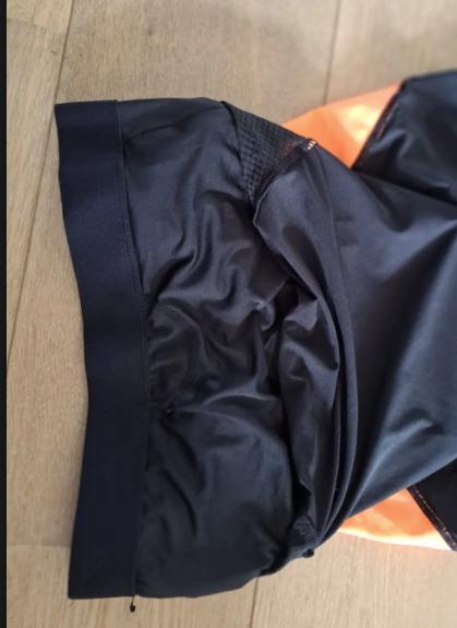 Entre Particuliers - top avec soutien-gorge de sport 3/3