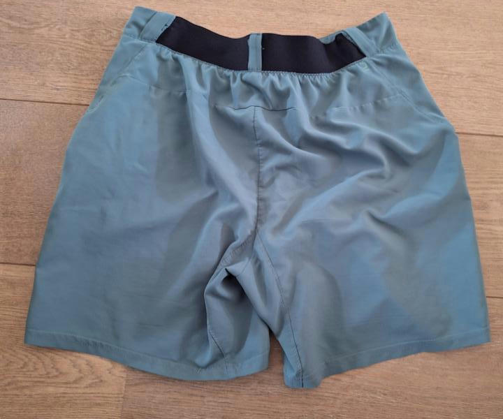 Entre Particuliers - short court 2/2