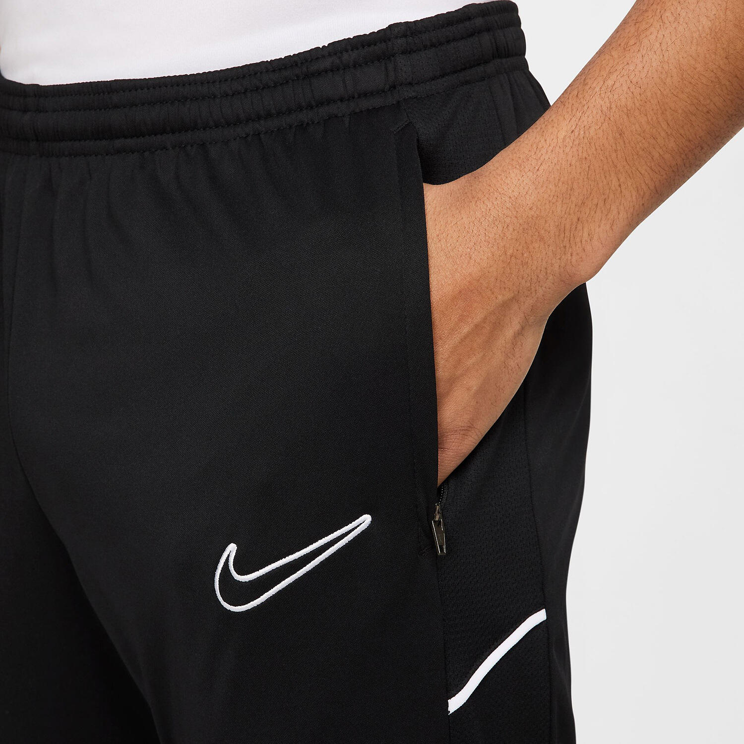 Pantaloni da uomo Nike Academy df neri. 4/6
