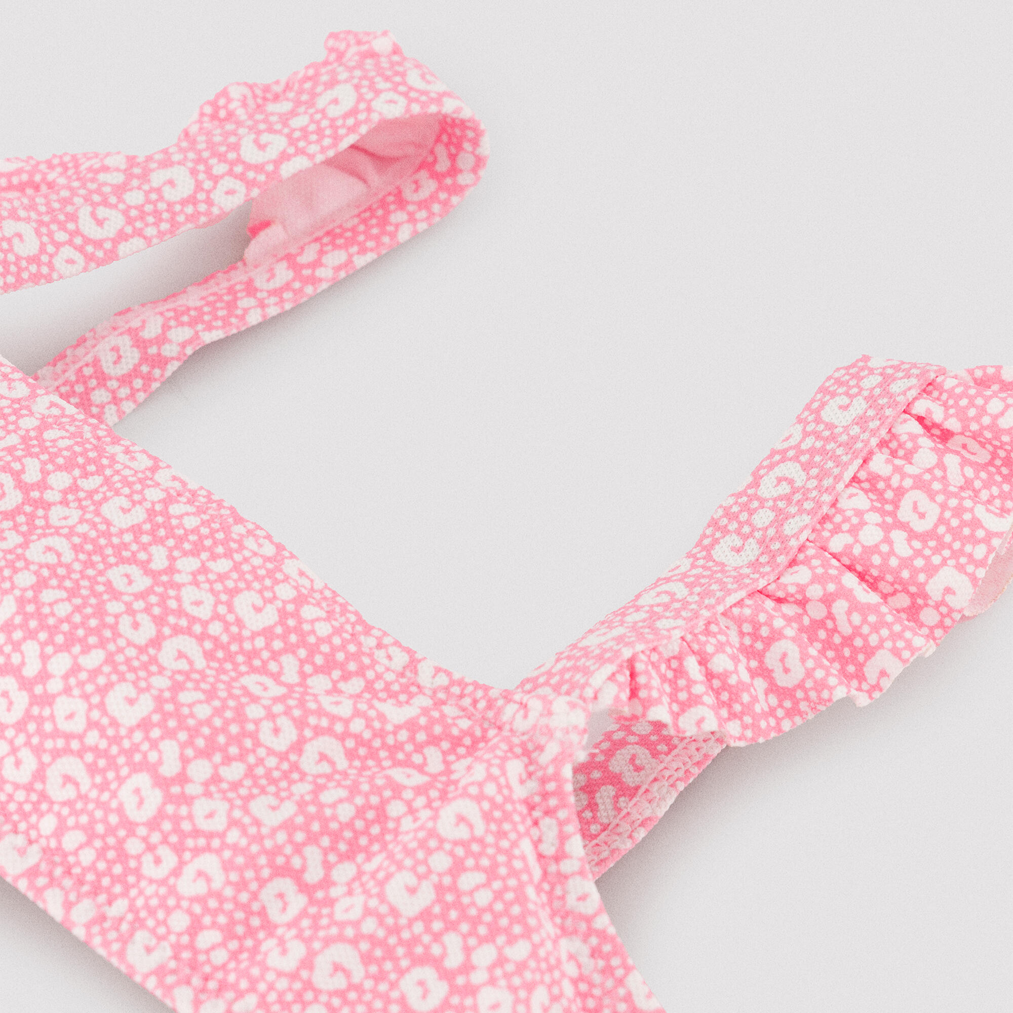 Conjunto bikini niña detalles volantes estampado leopardo rosa 2/7