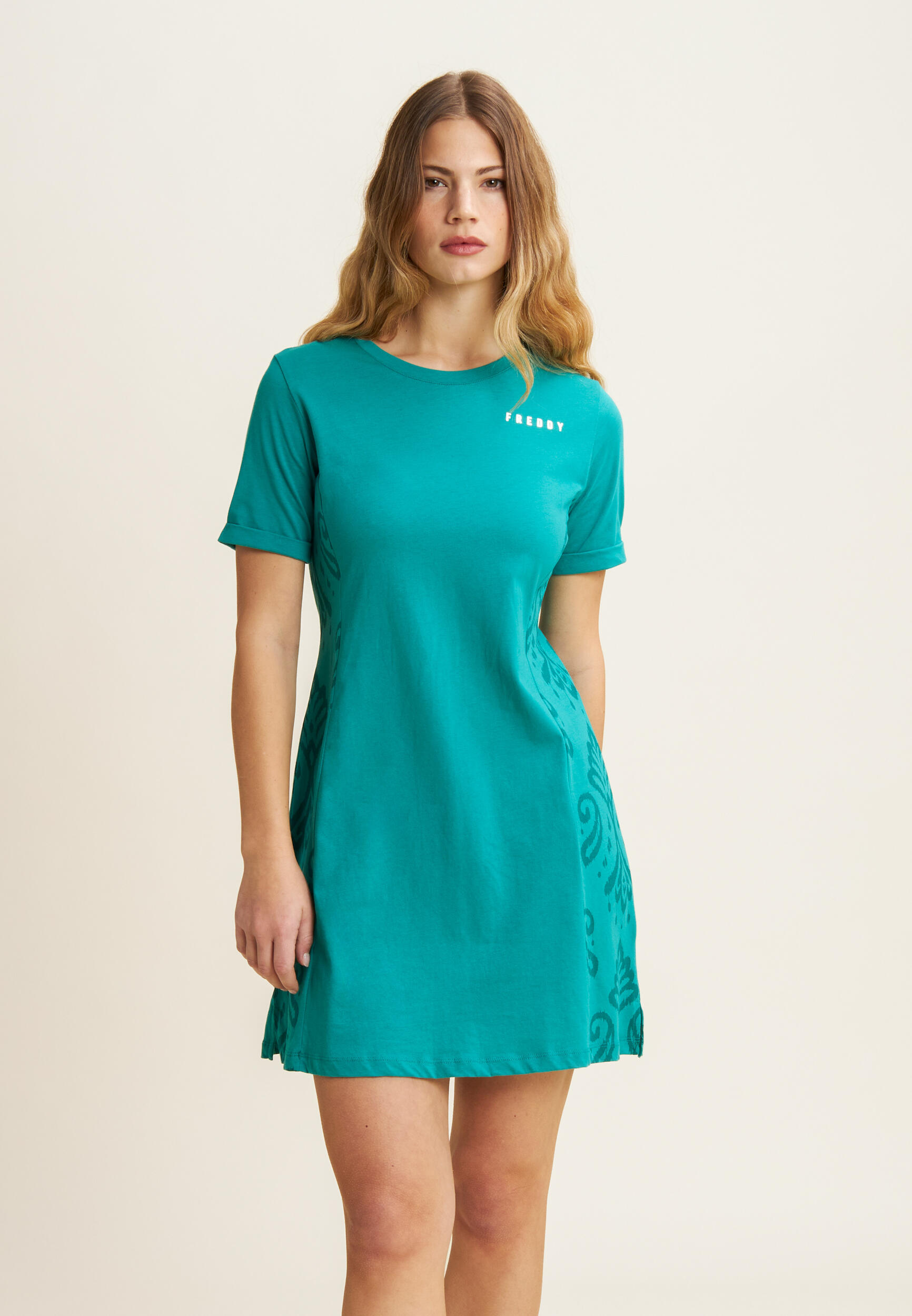 Robe en jersey à manches courtes avec détails floraux 2/4