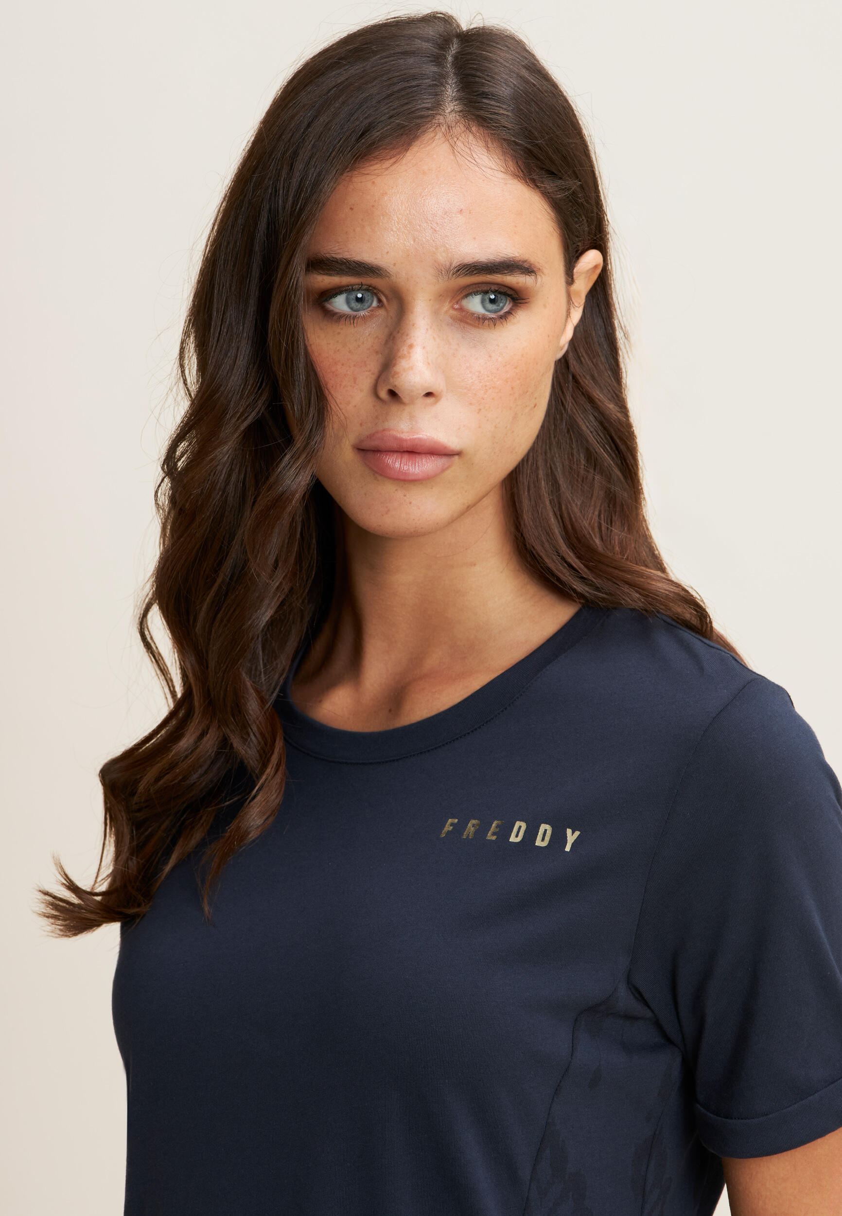 Robe en jersey à manches courtes avec détails floraux 4/4