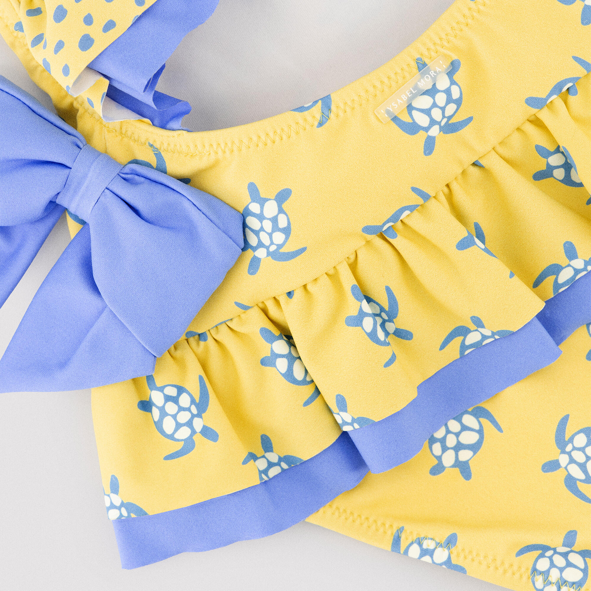 Bañador niña detalles volantes y lazos estampado tortugas amarillo 2/7