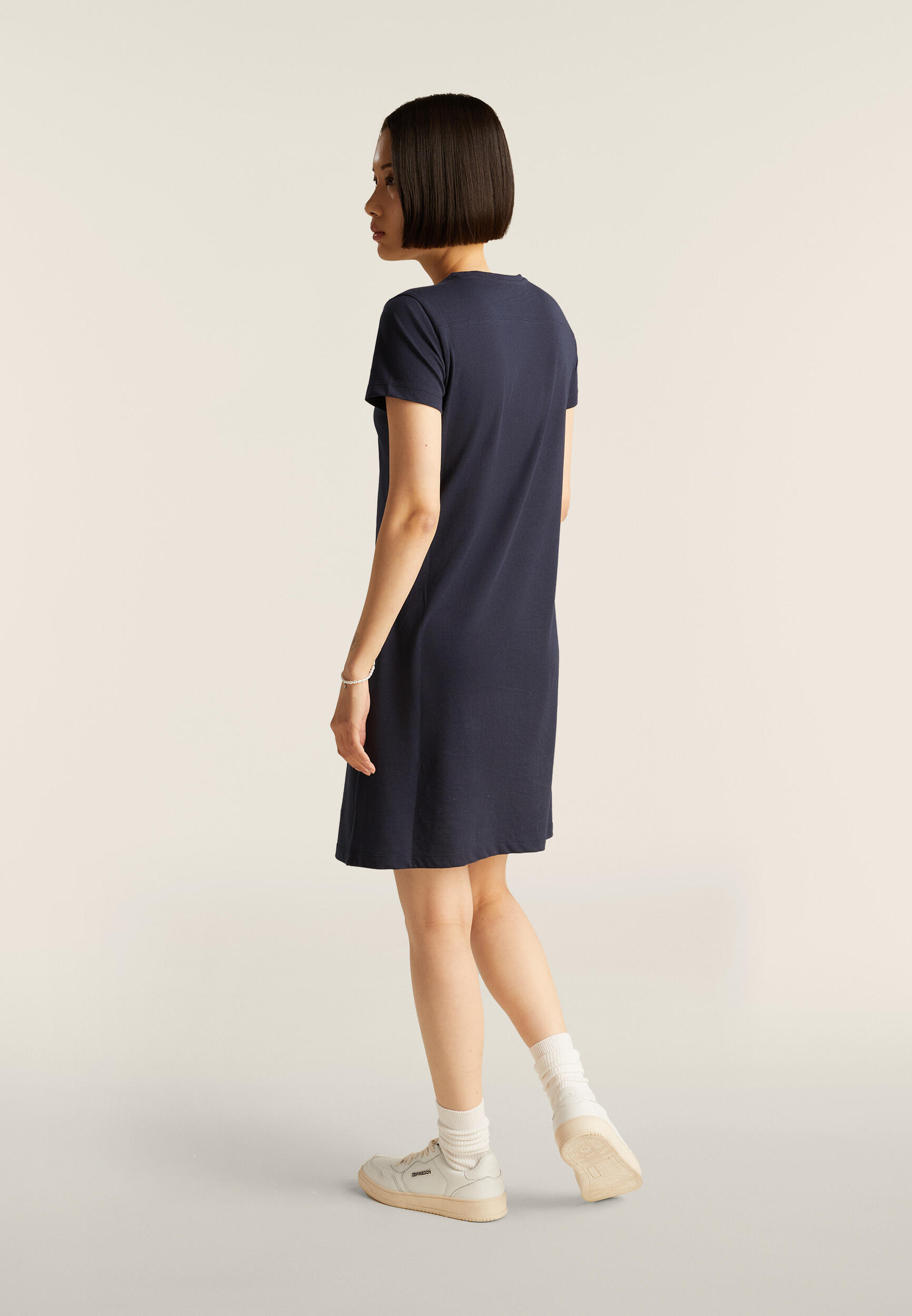 Robe en jersey avec perles dorées 3/4