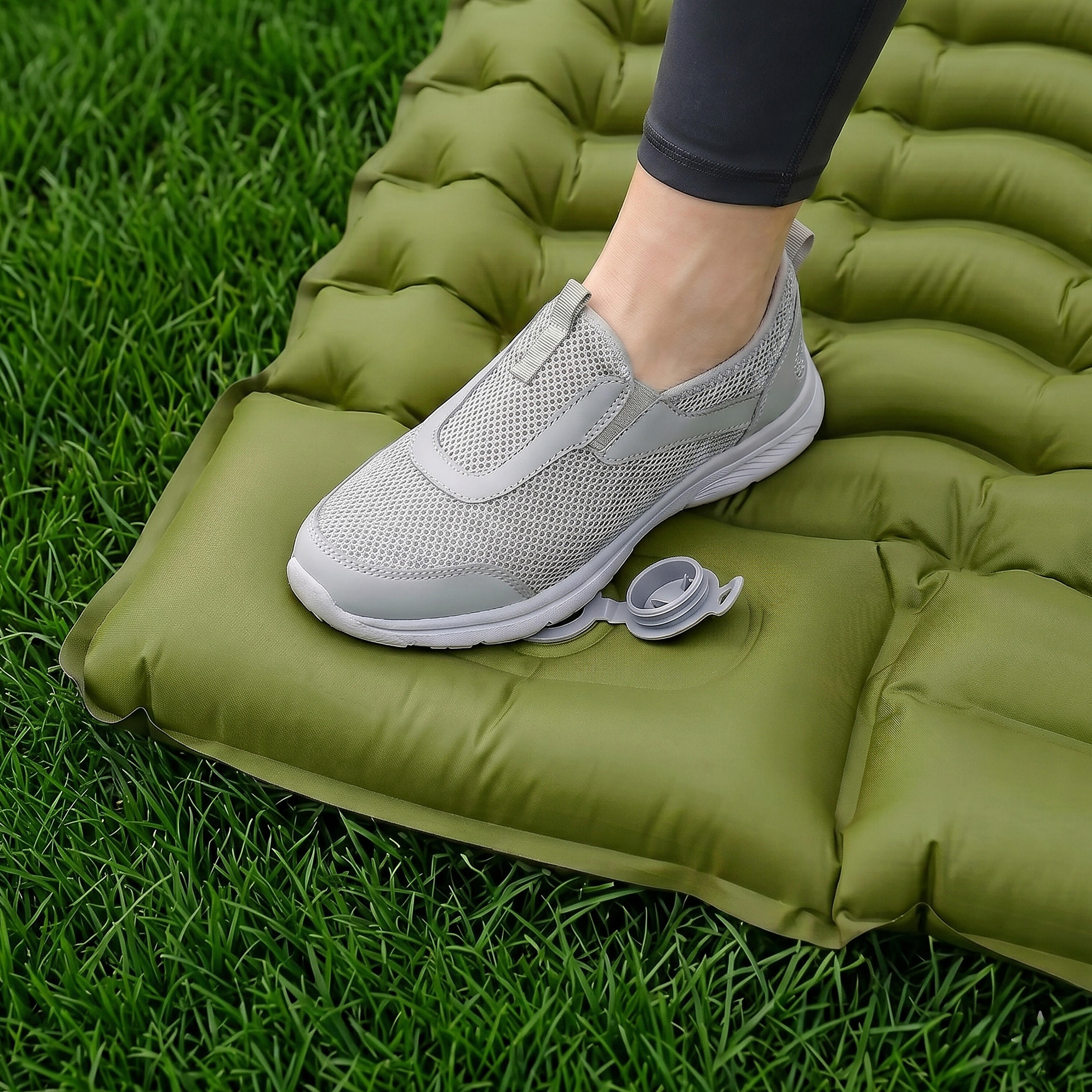 Matelas gonflable avec pompe à pied intégrée et système d'assemblage pour 2/7