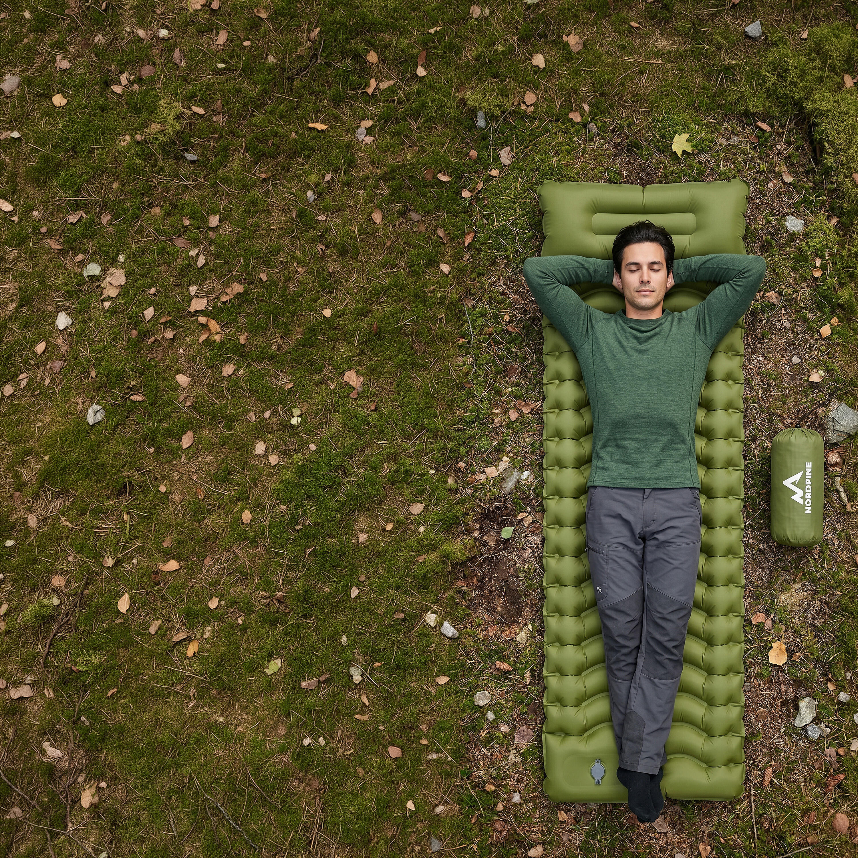 Matelas gonflable avec pompe à pied intégrée et système d'assemblage pour 4/7
