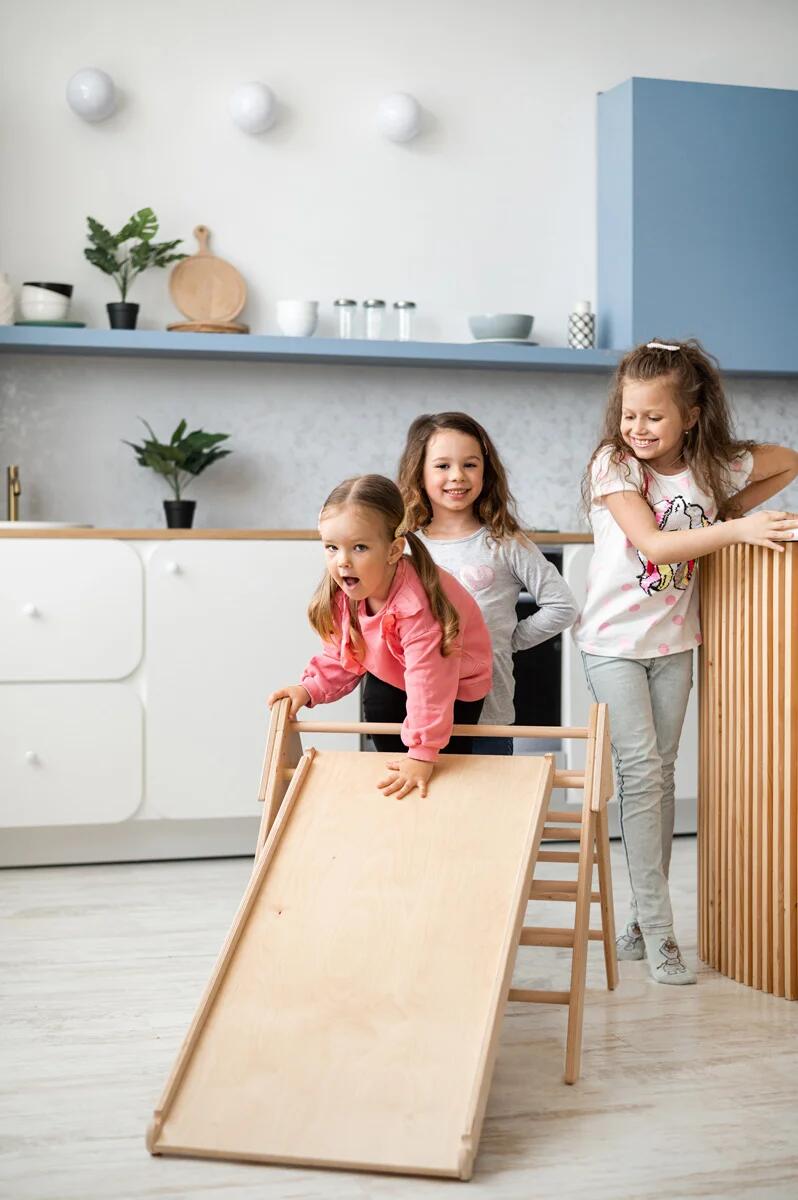 Aire de jeux d'intérieur enfant triangle d'escalade toboggan Moon Naturel 2/7