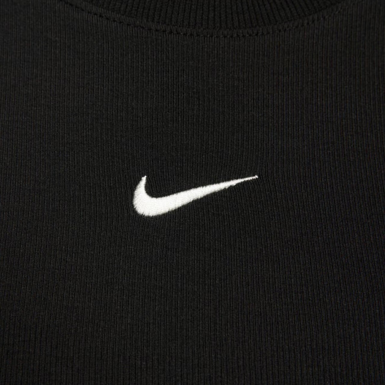 NIKE T-shirt femme crop, blanc-noir, coupe confort 4/5