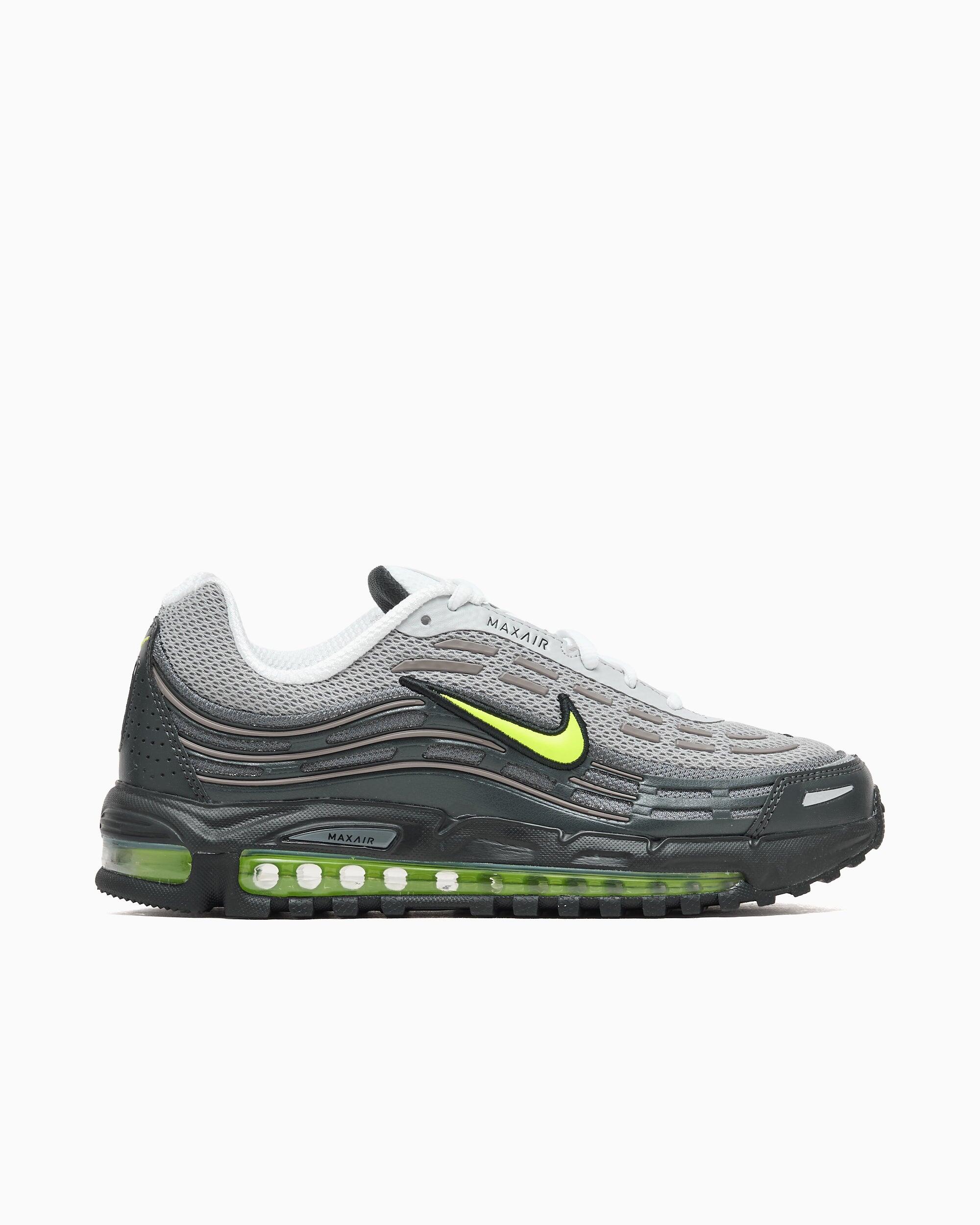 NIKE picture