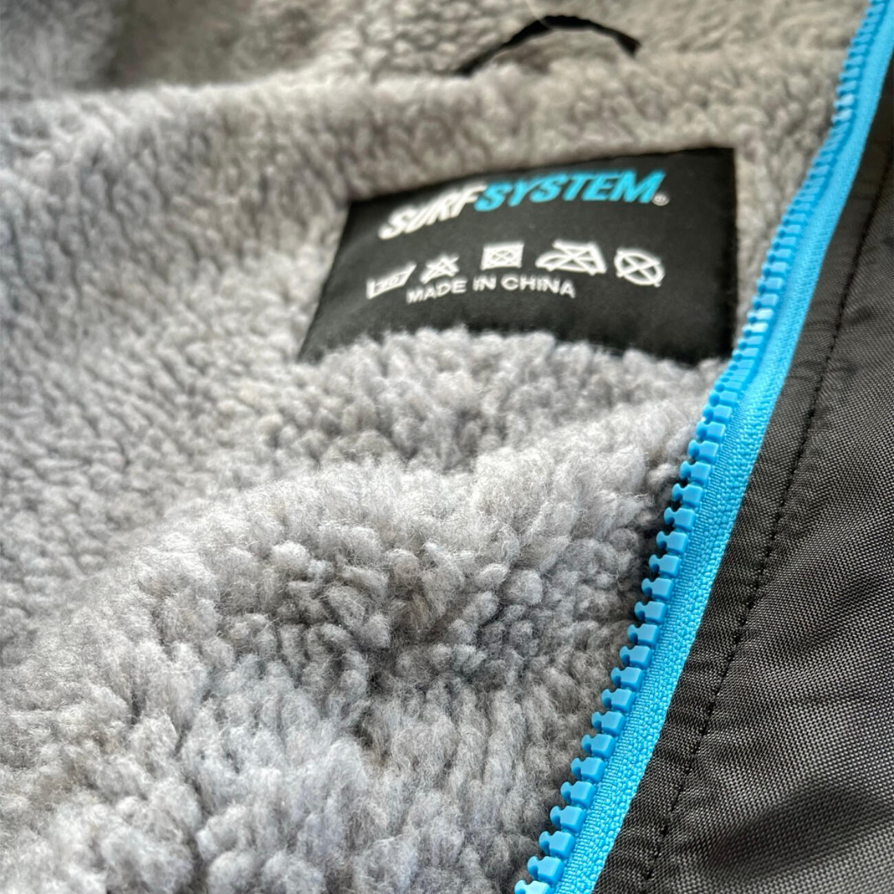 SURF SYSTEM - Poncho Hiver Imperméable - Noir / Bleu 3/4