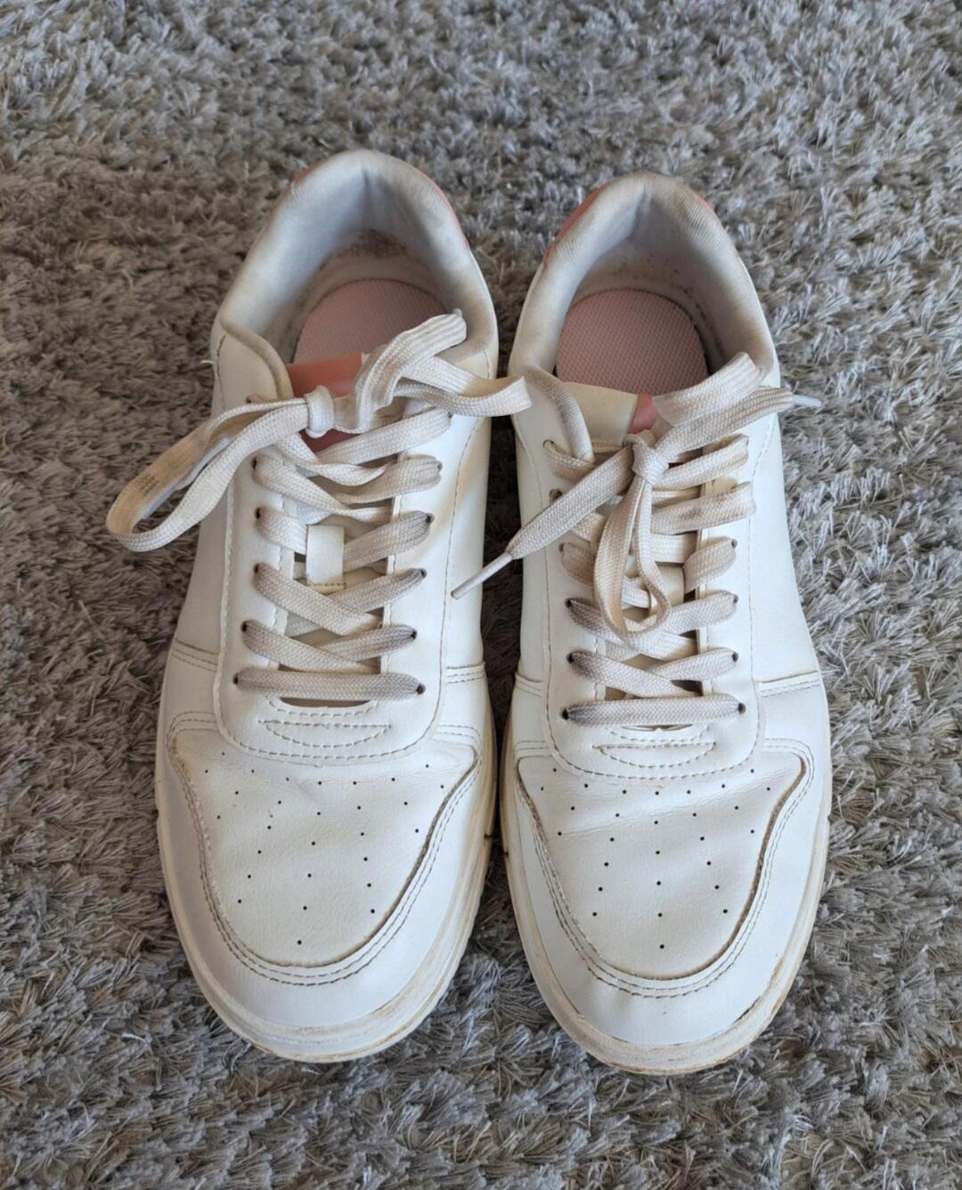 Tussen Particulieren - Witte sneakers met roze details 2/6