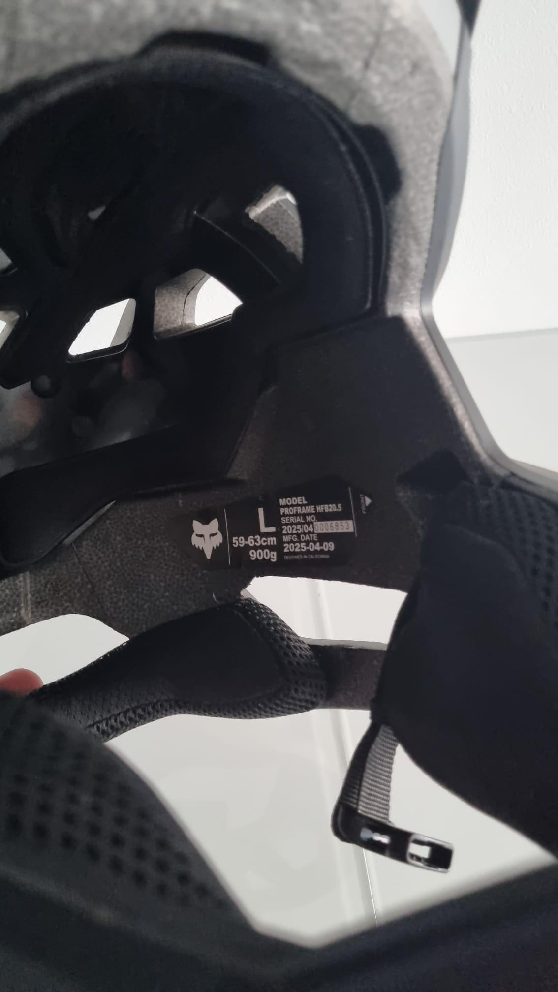 Tussen Particulieren - Fullface helm. FOX- Proframe 3/6
