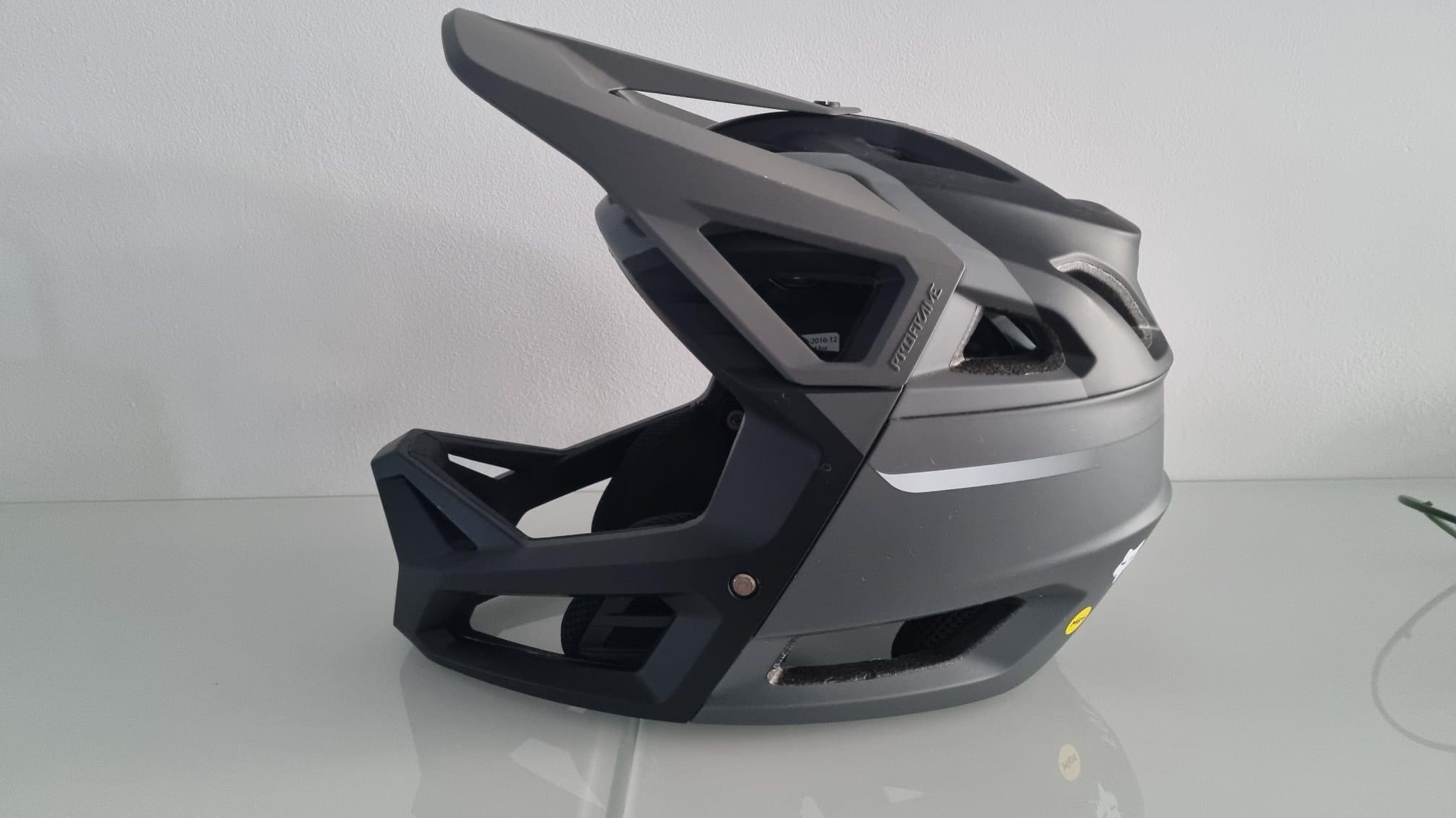 Tussen Particulieren - Fullface helm. FOX- Proframe 5/6