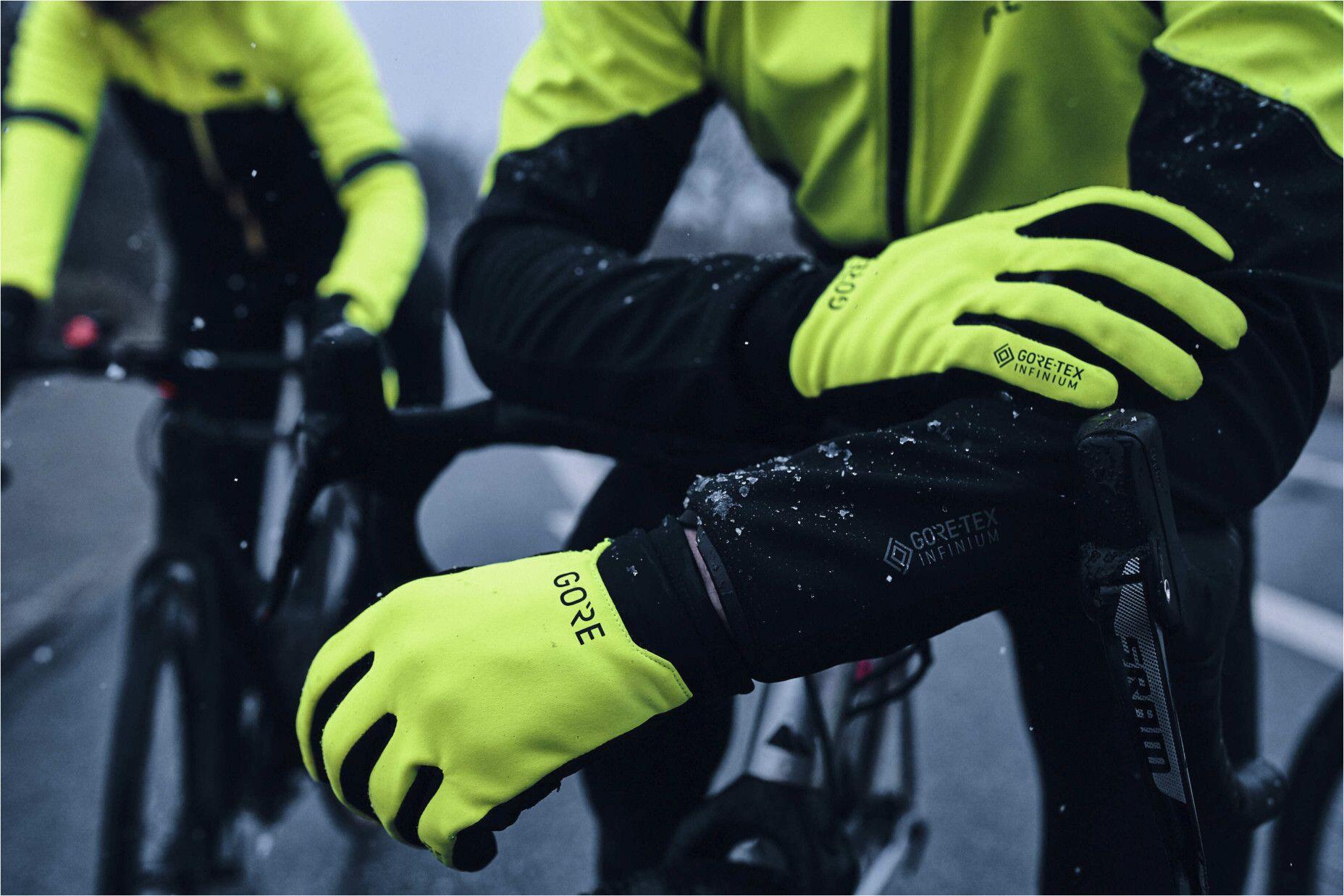 Unisex Gore Wear Gore-Tex infinium Mid Long Gloves Black/Yellow 3/4