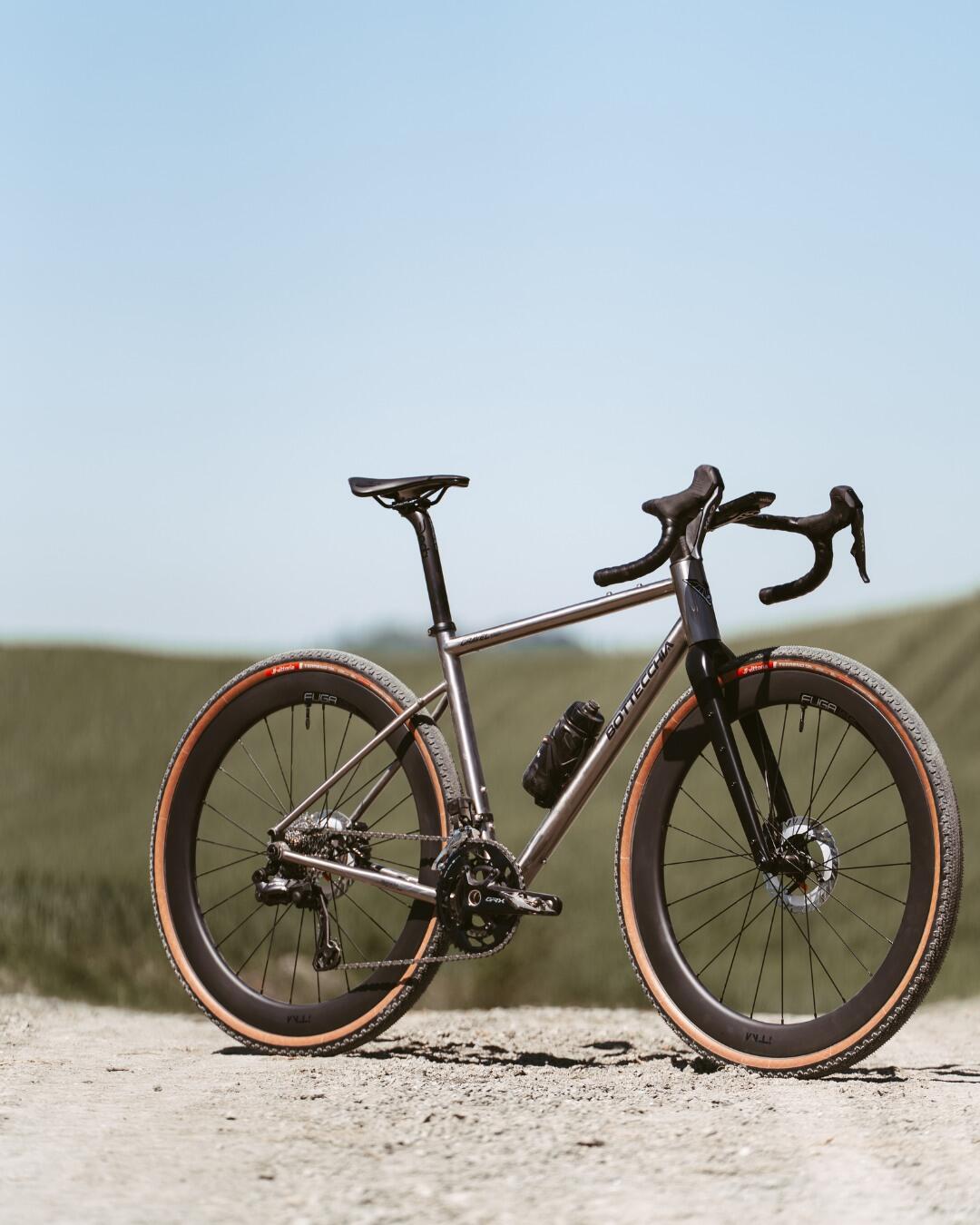 Gravel TITAN 52BZ Shimano GR825 Di2 24V 2/7