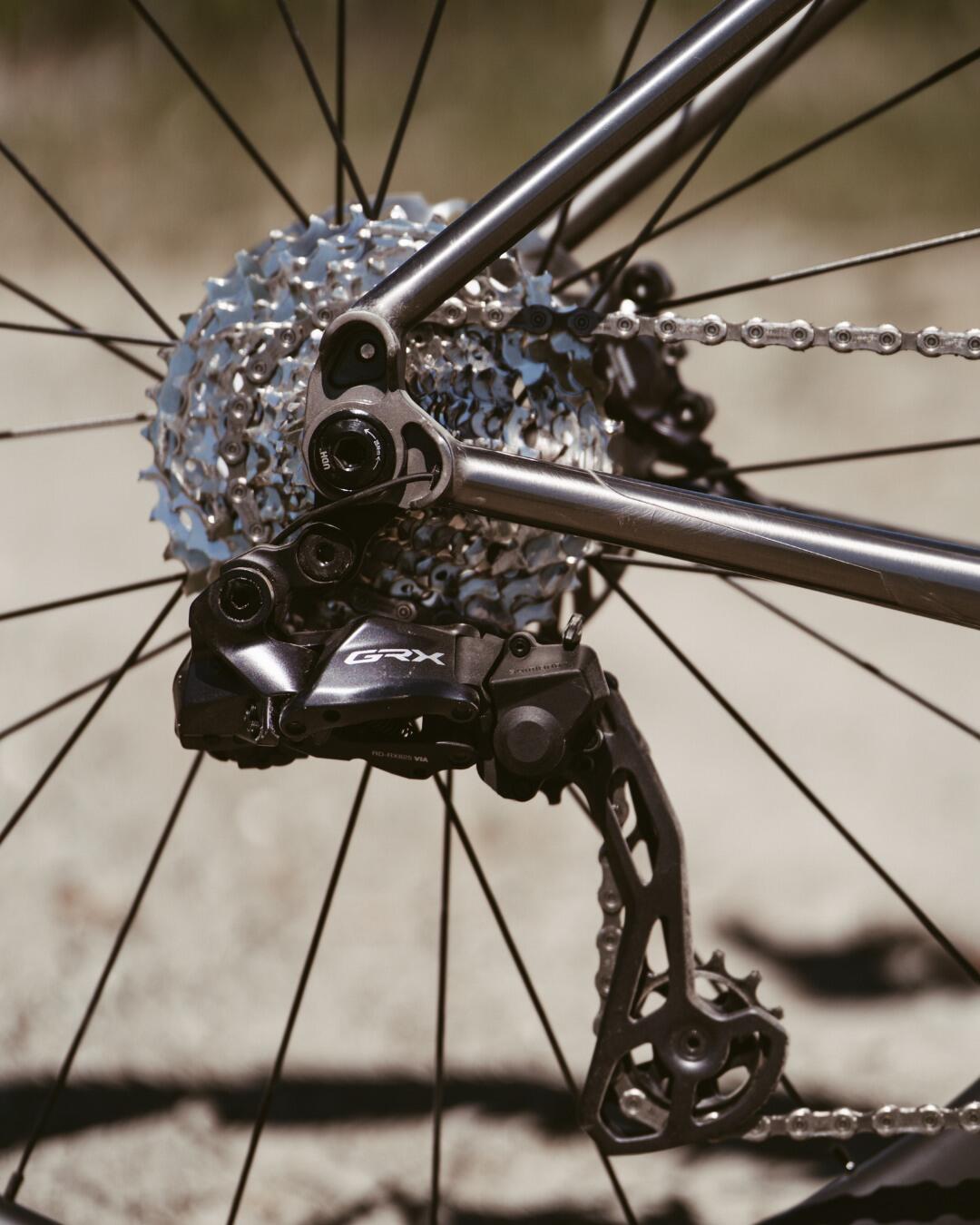Gravel TITAN 52BZ Shimano GR825 Di2 24V 6/7