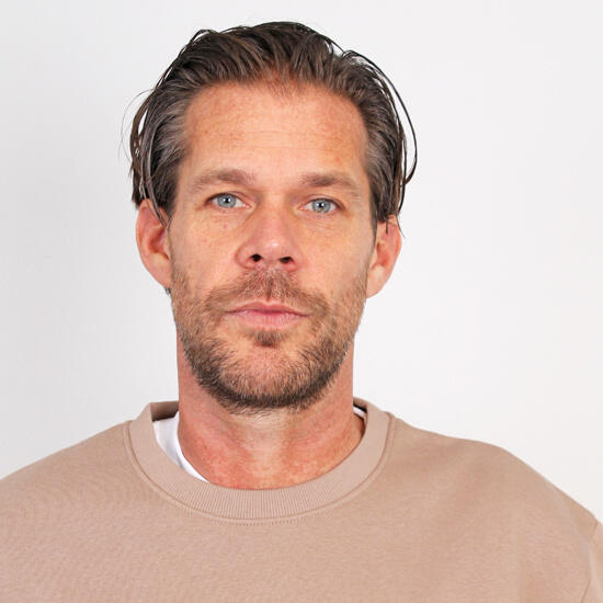Der Donnay Multi-Sport-Pullover Dean mit Rundhalsausschnitt ist unisex. 3/5