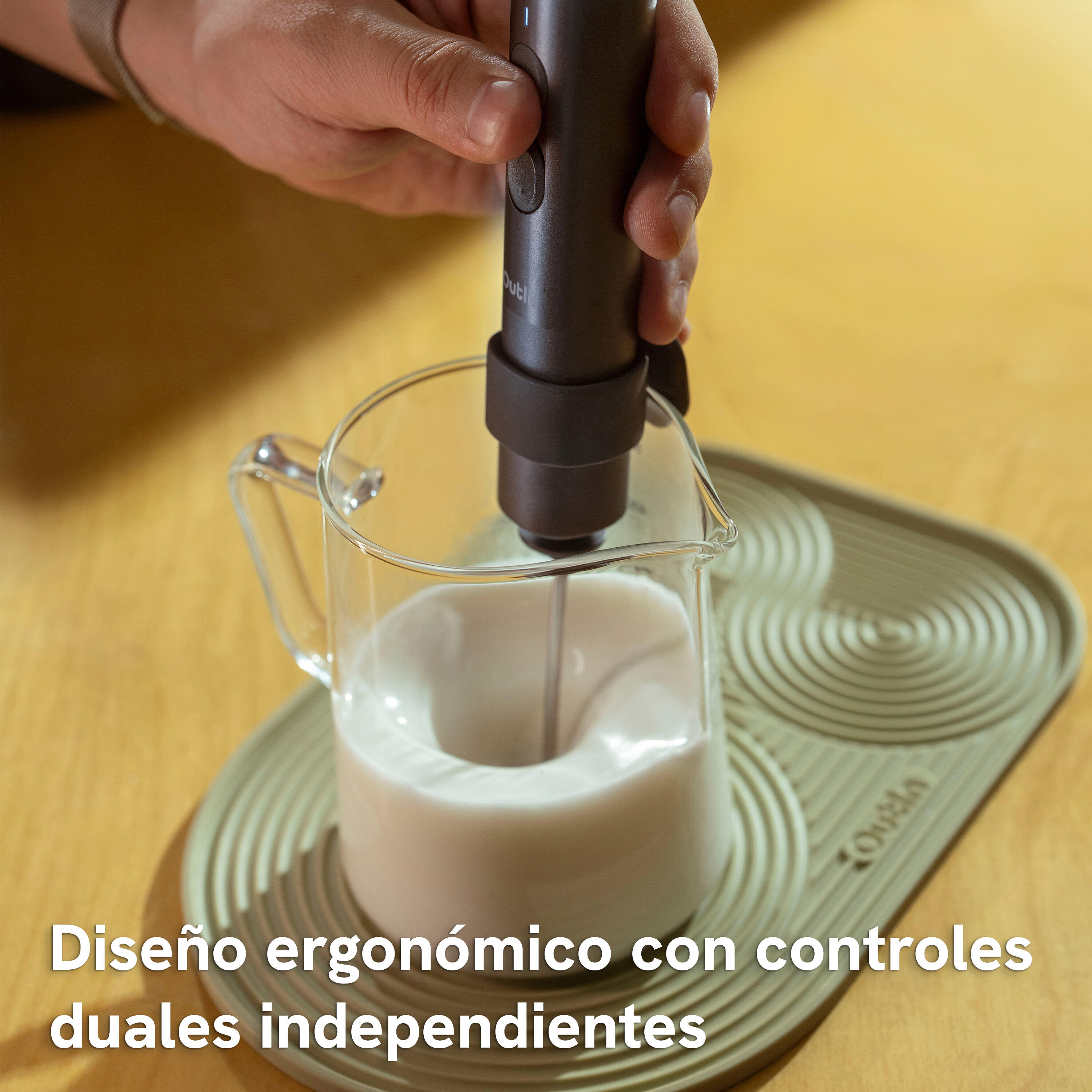 Outin LattoGo espumador de leche portátil, marrón 2/5