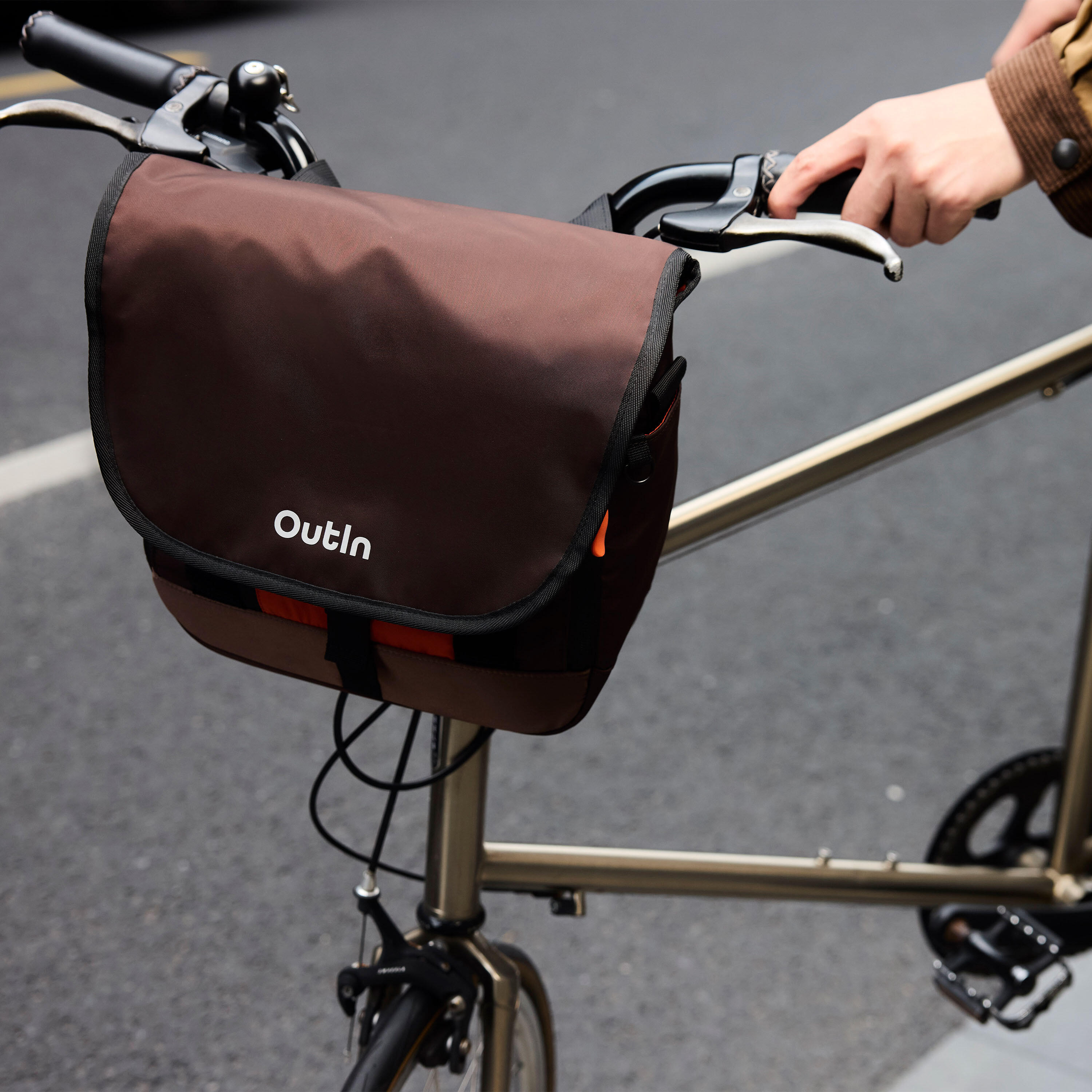 Outin Flex Messenger bolsa bandolera resistente al agua, marrón cálido 3/5