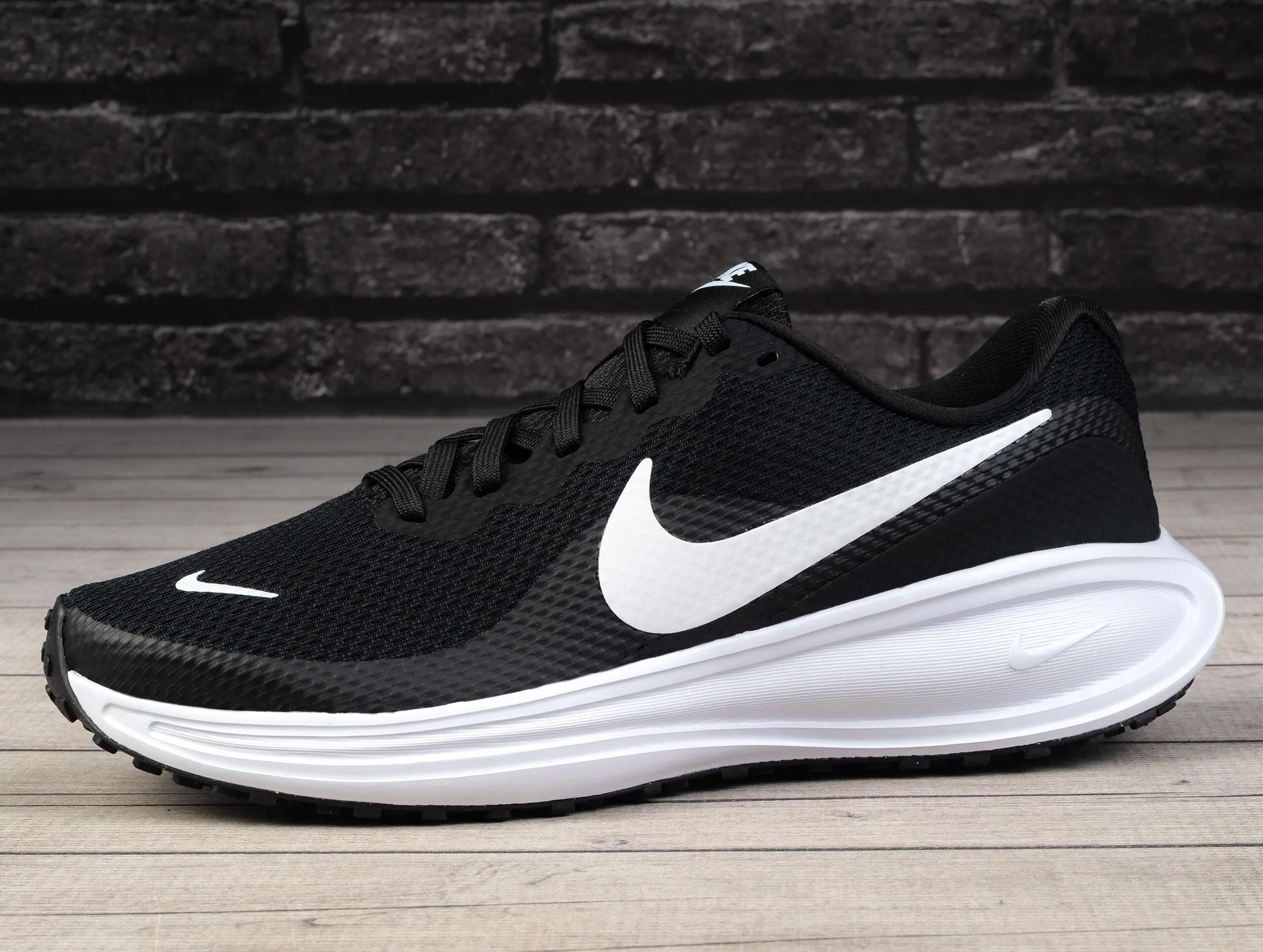 Zapatilla para Running para HOMBRE NIKE REVOLUTION 8 3/7