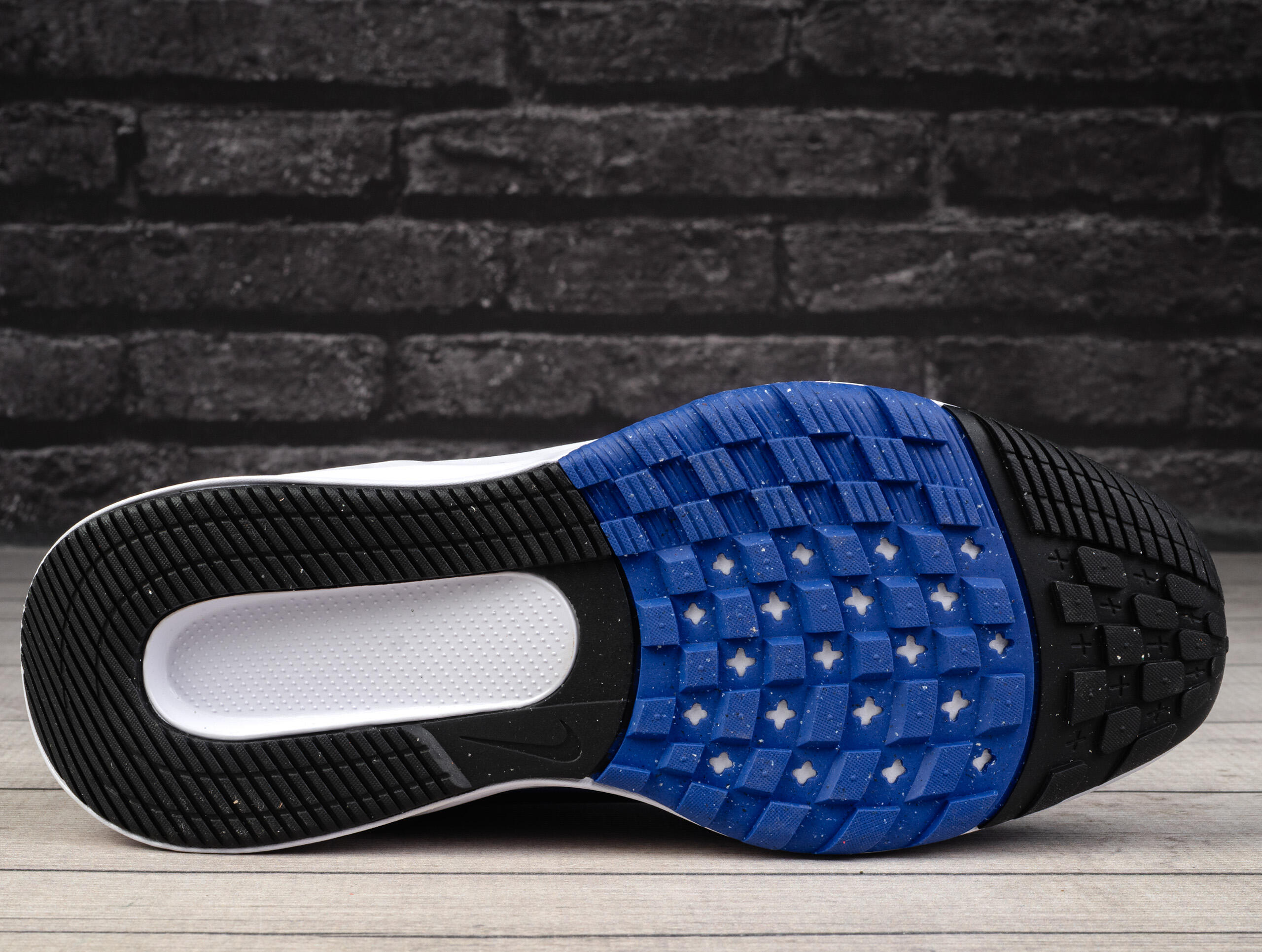Chaussures de football Nike modèle HQ2022-400 pour unisexe enfants 5/6