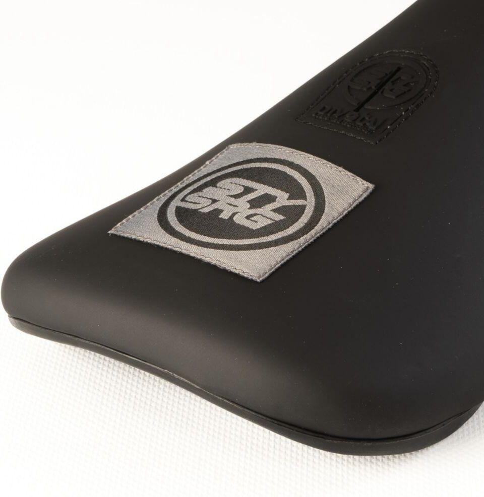 Selle Stay Strong Icon Patch Slim Pivotal Noir Logo Gris 2/2